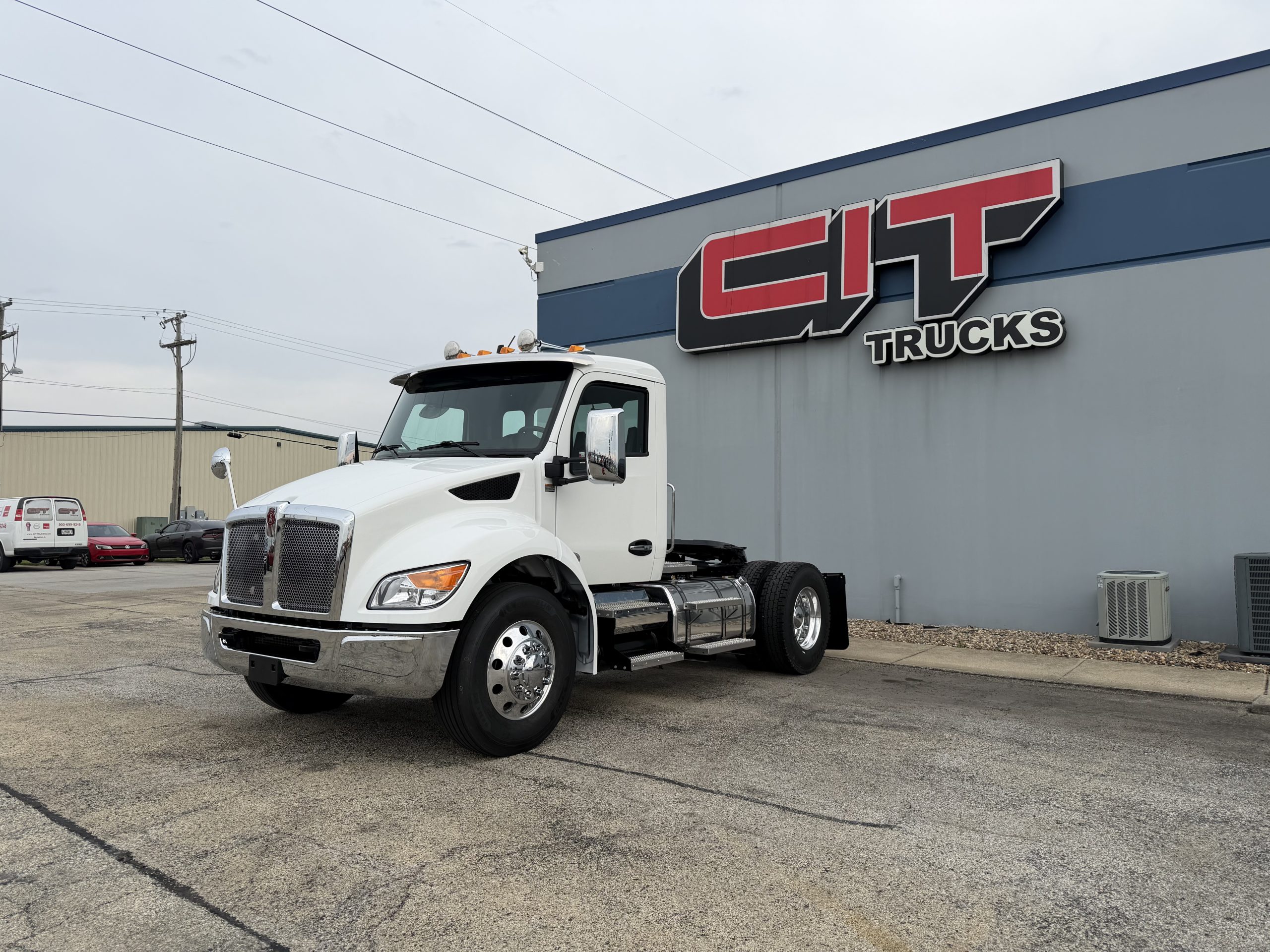 2027 KENWORTH T380 - image 1 of 6