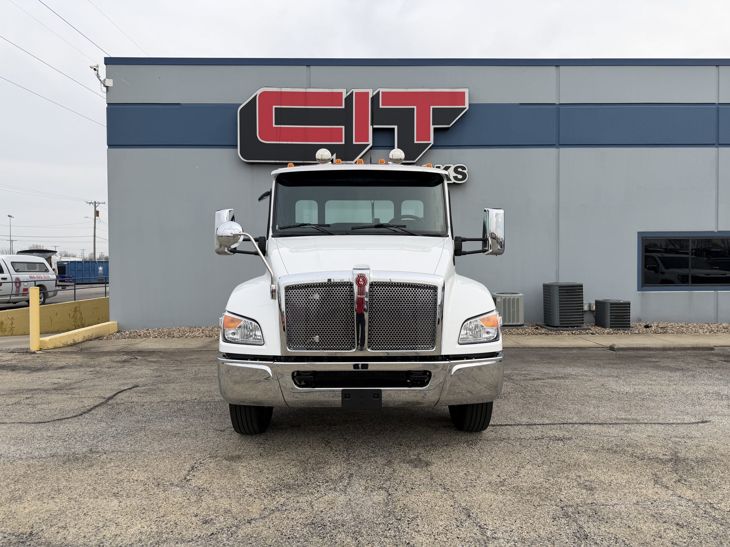 2027 KENWORTH T380 - image 2 of 6