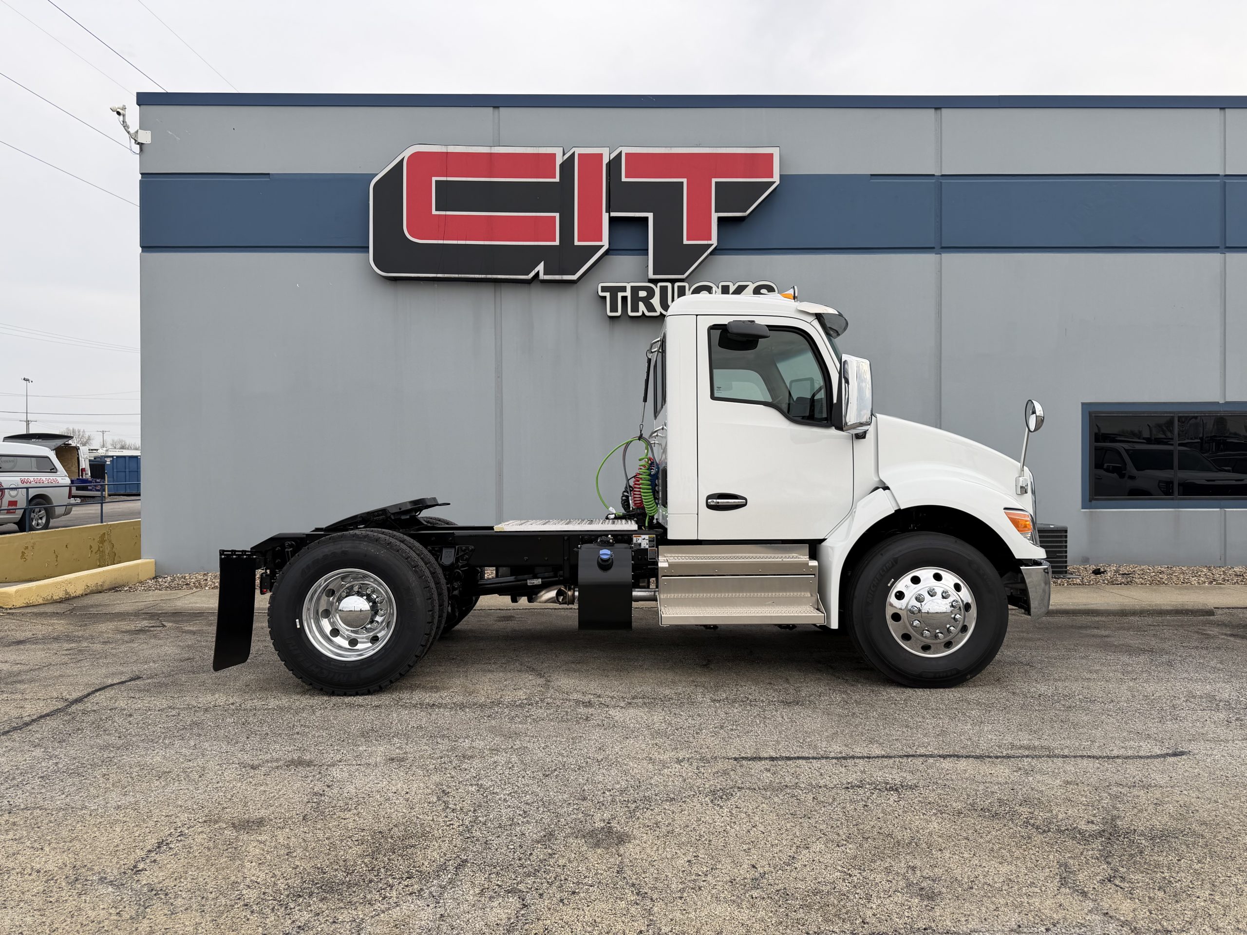 2027 KENWORTH T380 - image 4 of 6