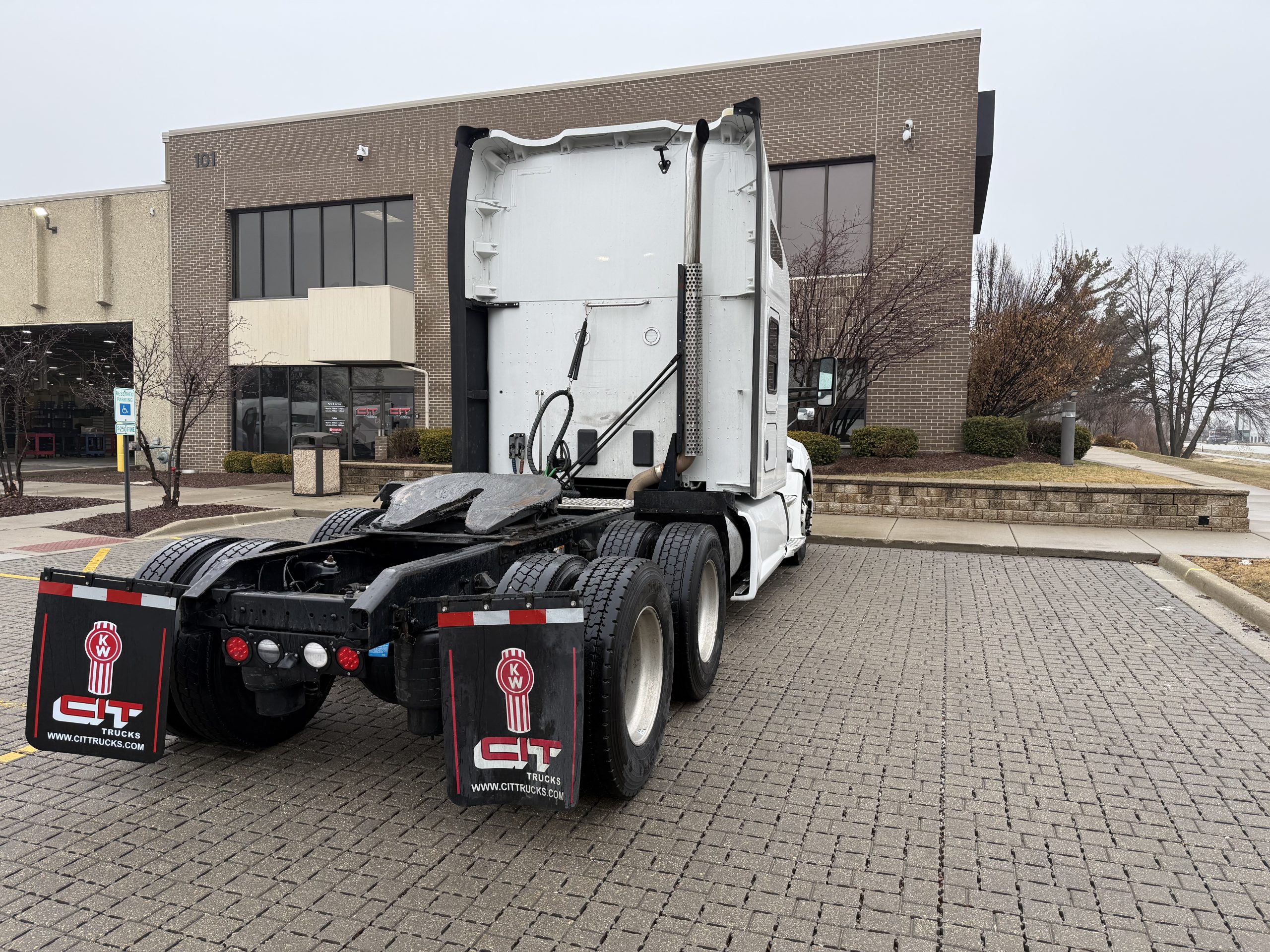 2022 KENWORTH T680 - image 5 of 6