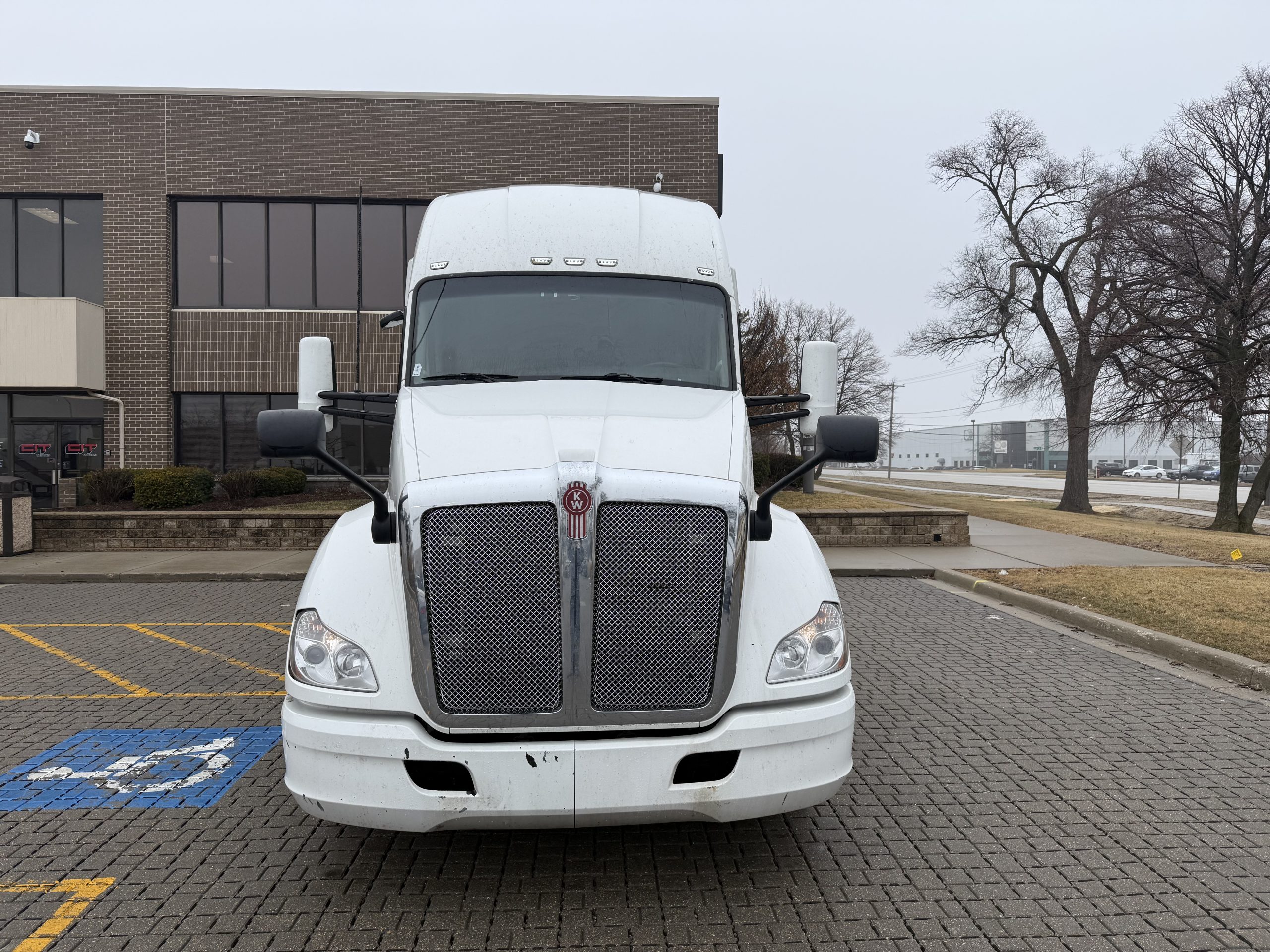 2022 KENWORTH T680 - image 2 of 6