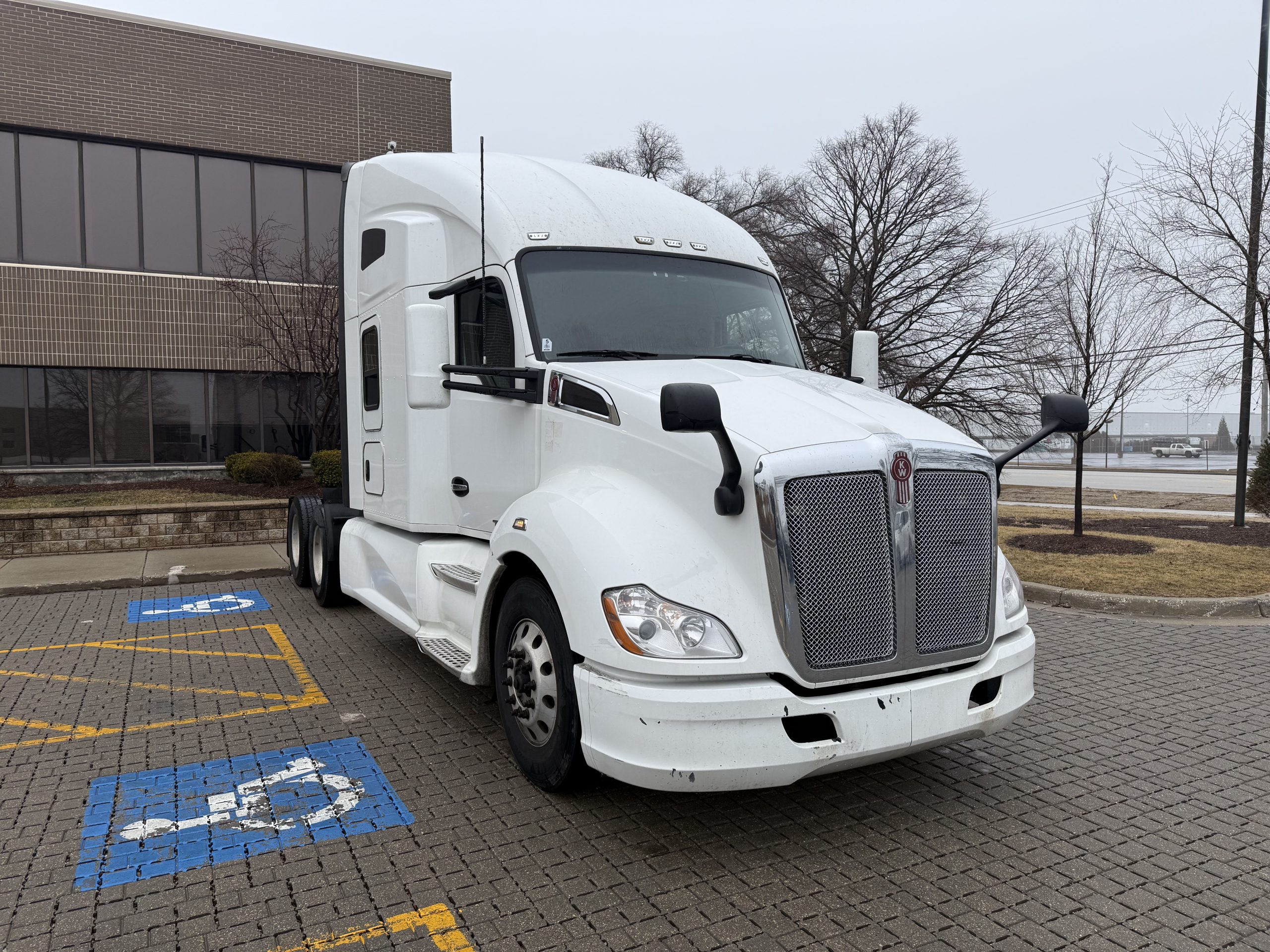 2022 KENWORTH T680 - image 3 of 6