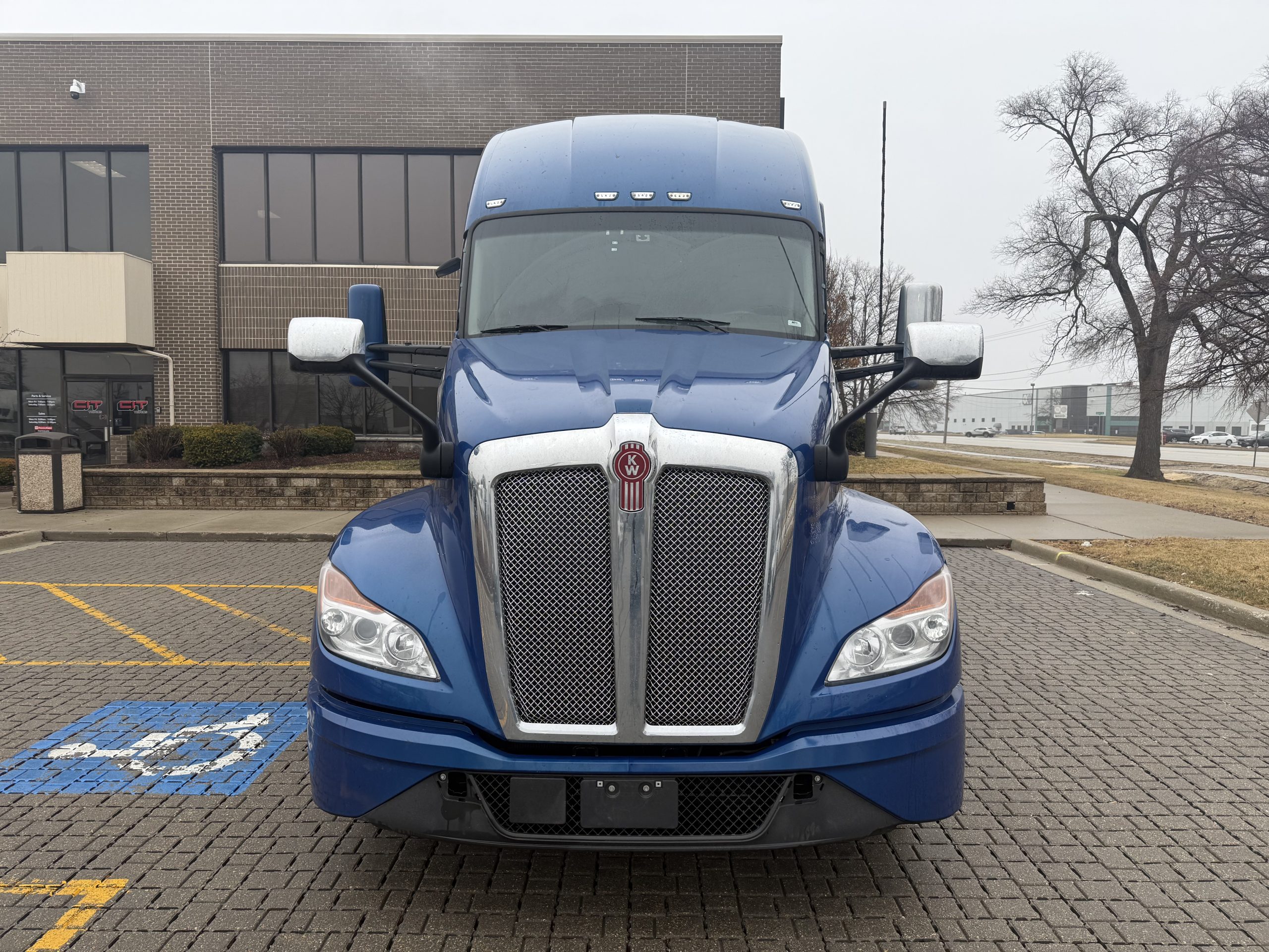 2022 Kenworth T680 - image 2