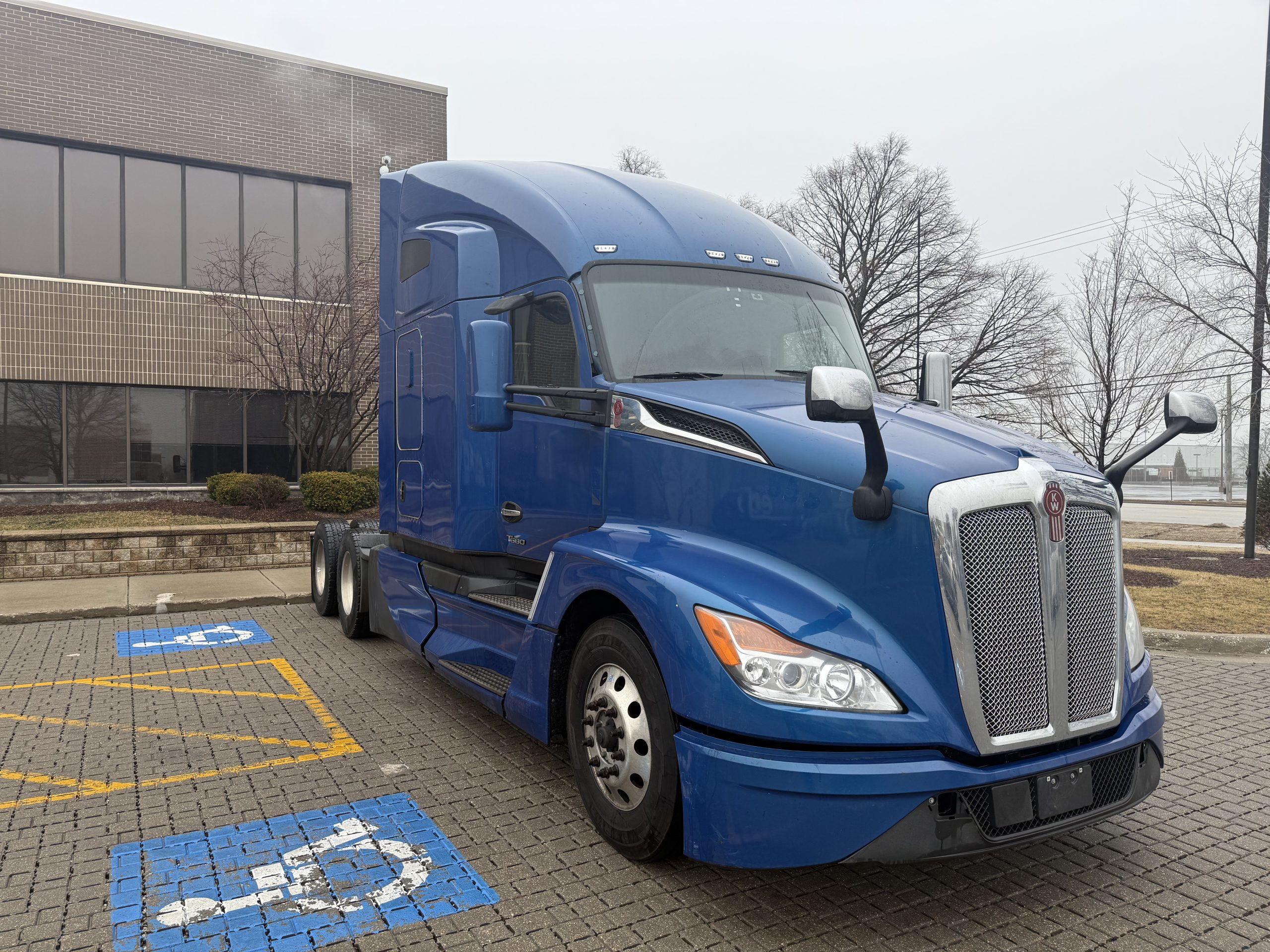 2022 Kenworth T680 - image 3