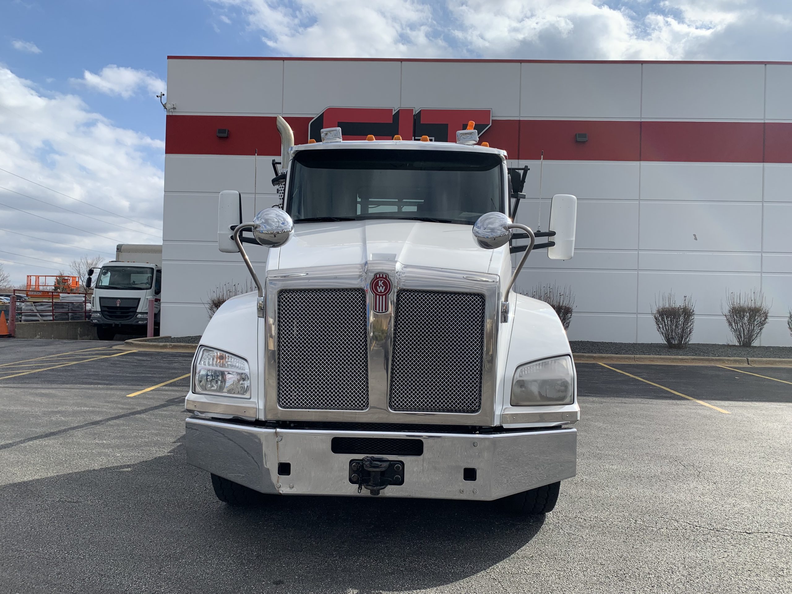 2020 KENWORTH T880 - image 2 of 6