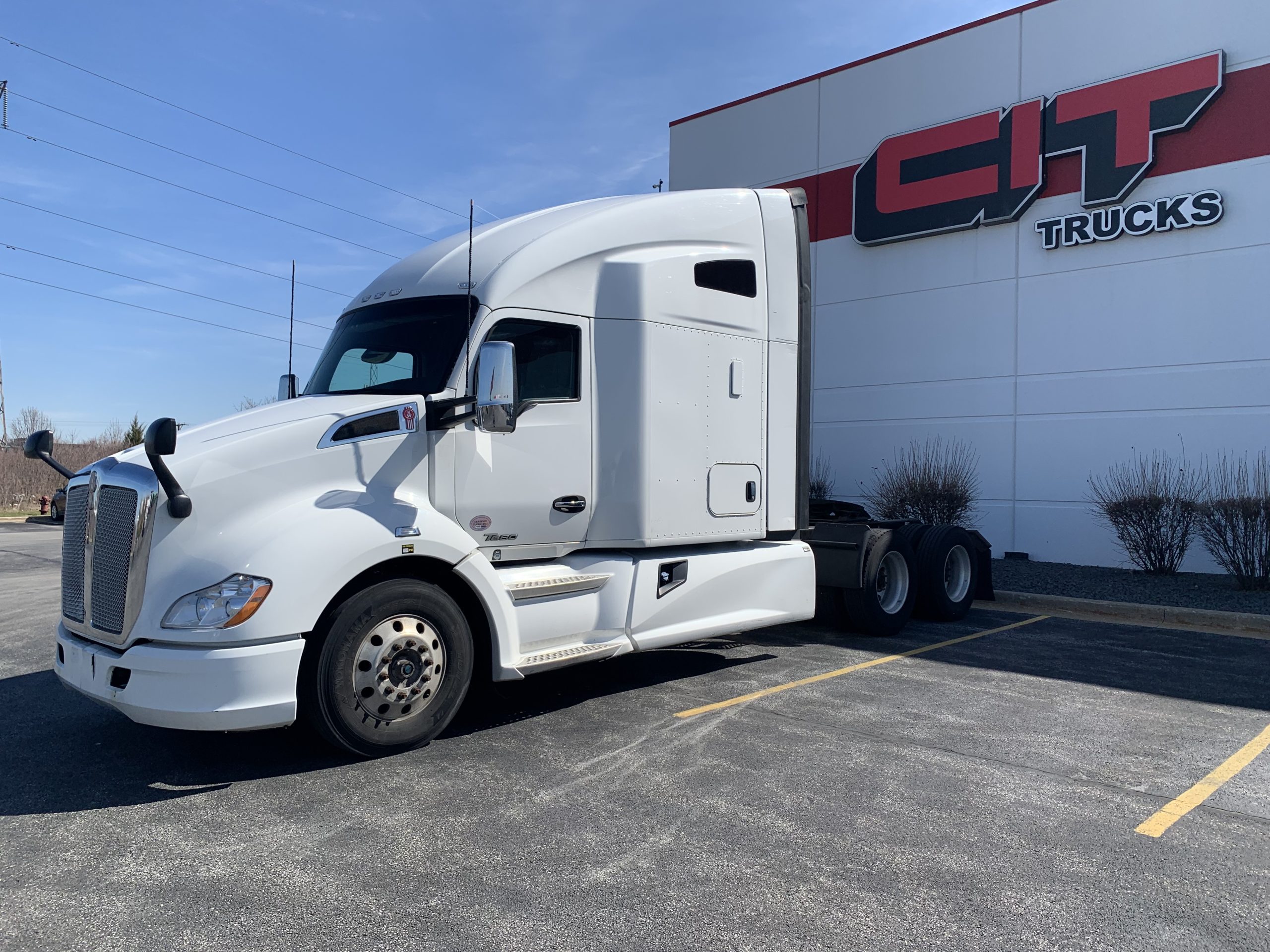 2022 Kenworth T680 - image 1