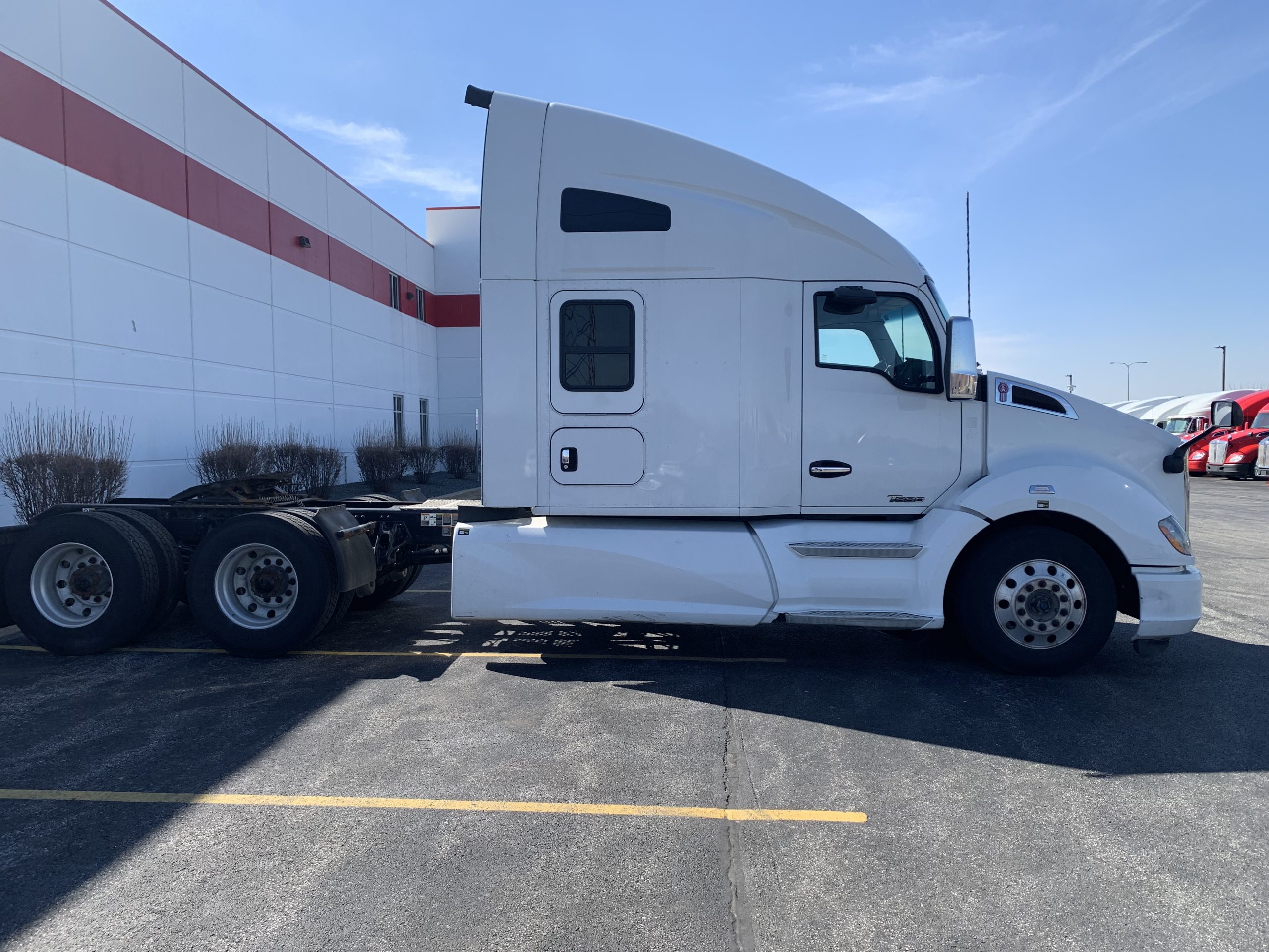 2022 Kenworth T680 - image 4