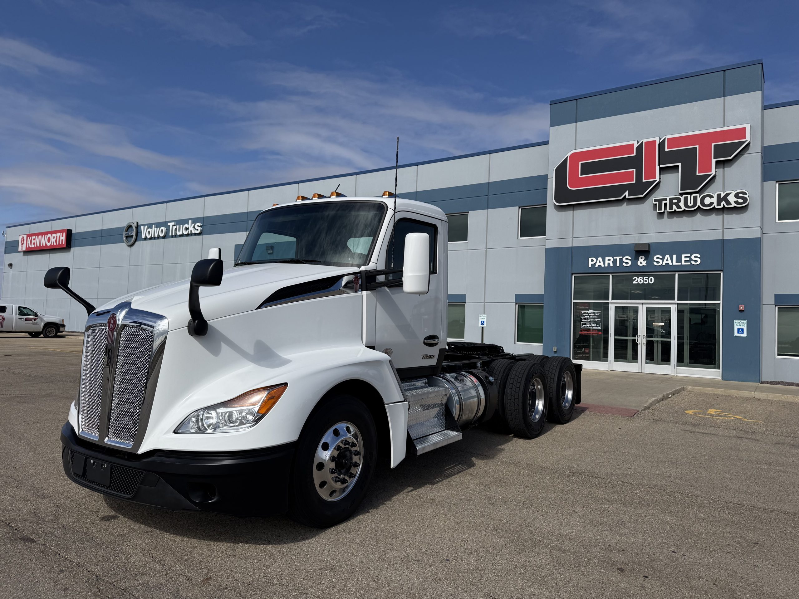 2022 Kenworth T680 - image 1