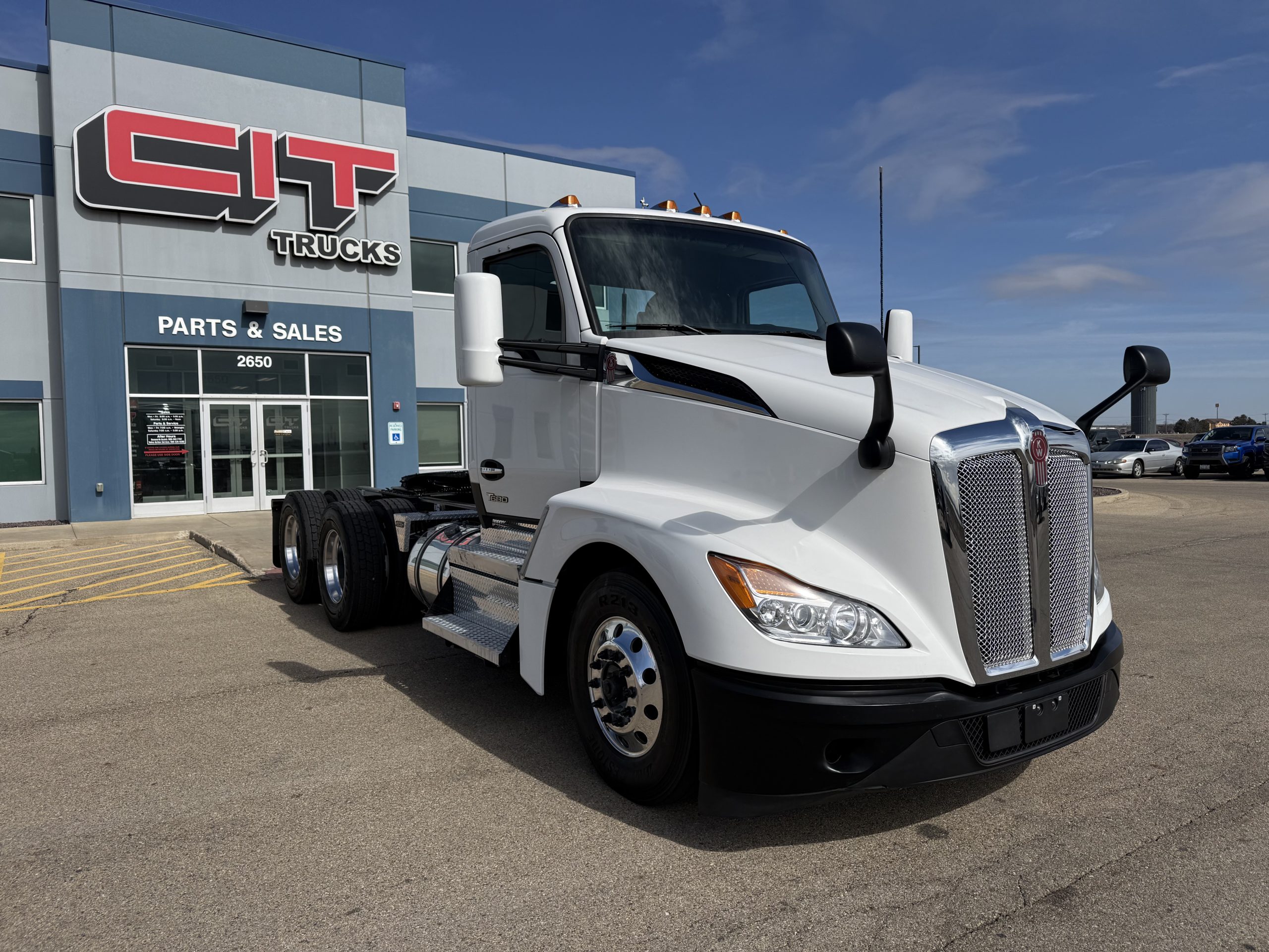 2022 Kenworth T680 - image 3