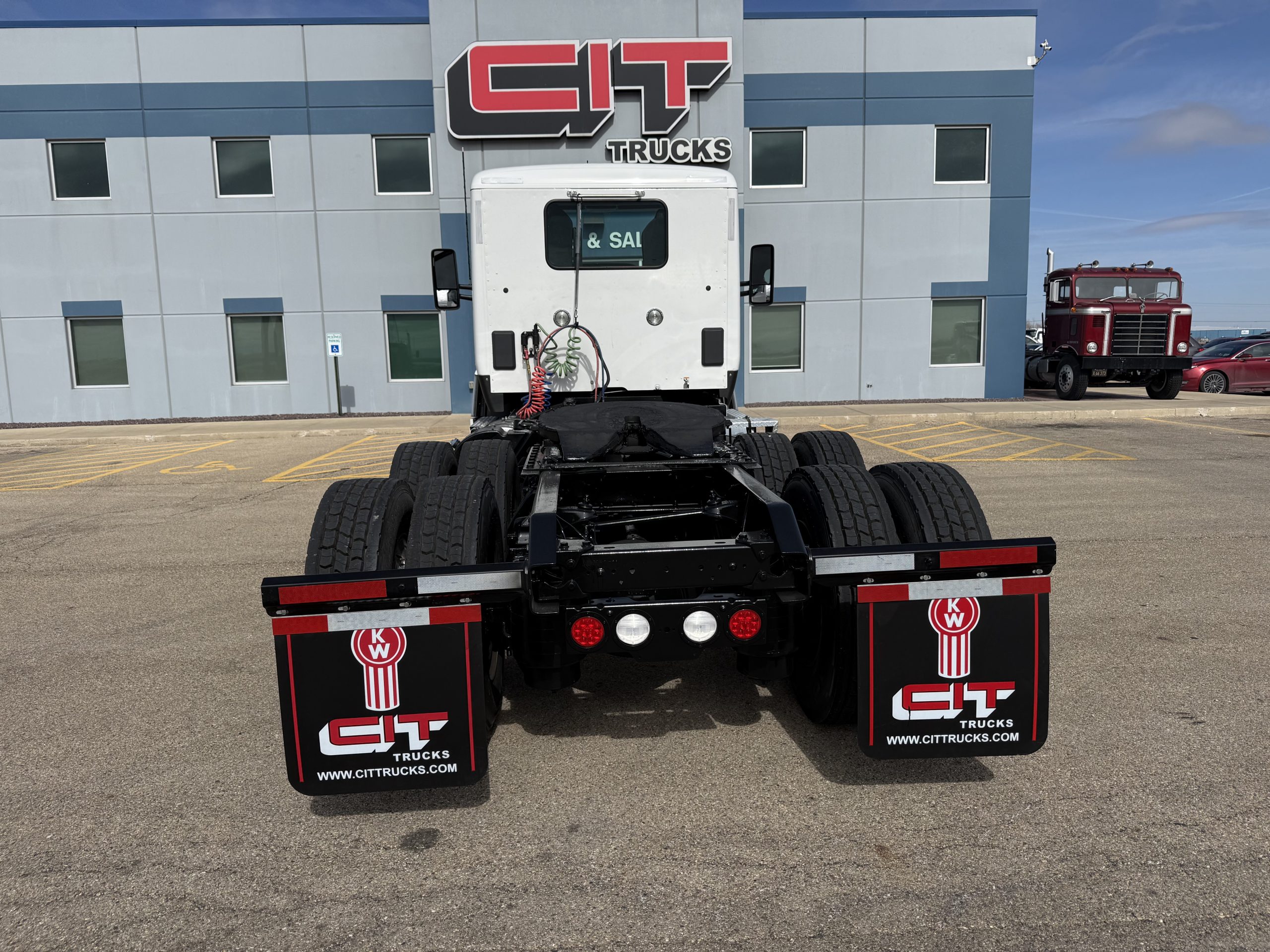 2022 Kenworth T680 - image 6