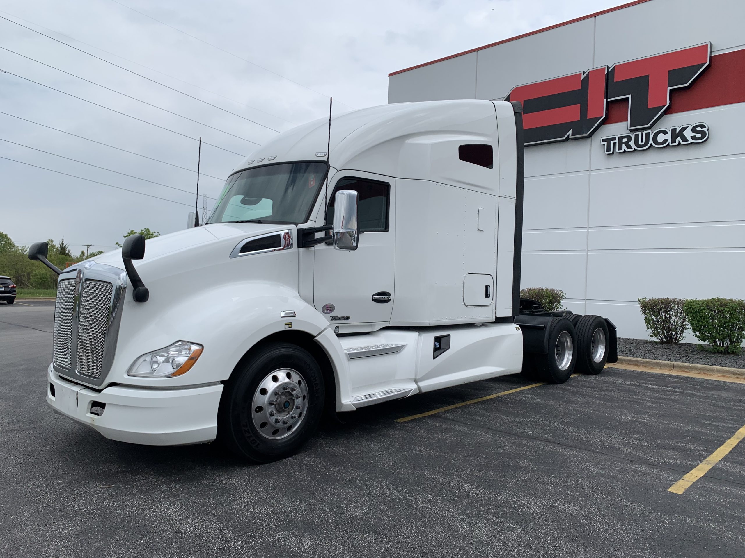 2022 KENWORTH T680 2022 KENWORTH T680 - image 1 of 6