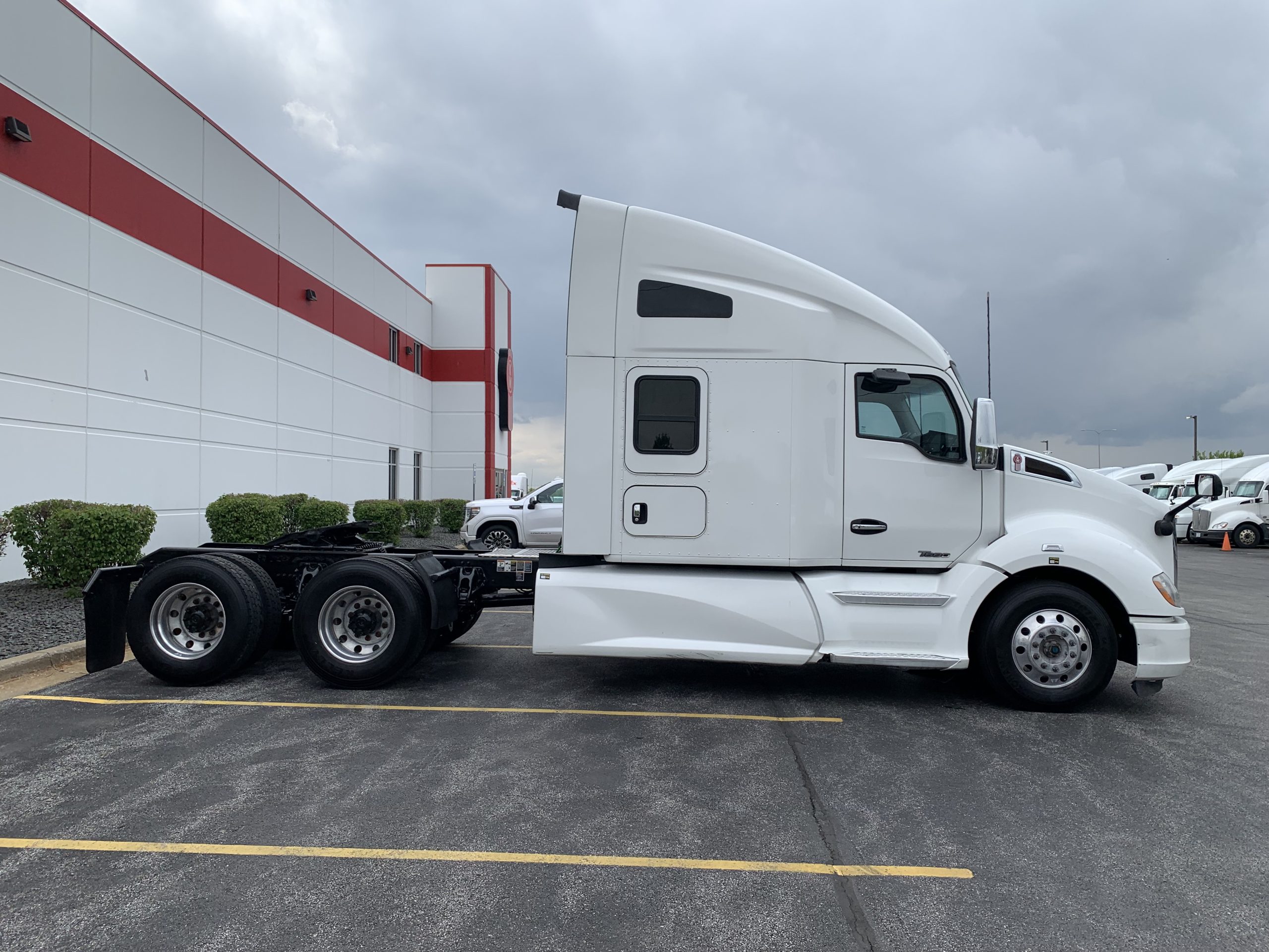 2022 KENWORTH T680 2022 KENWORTH T680 - image 4 of 6