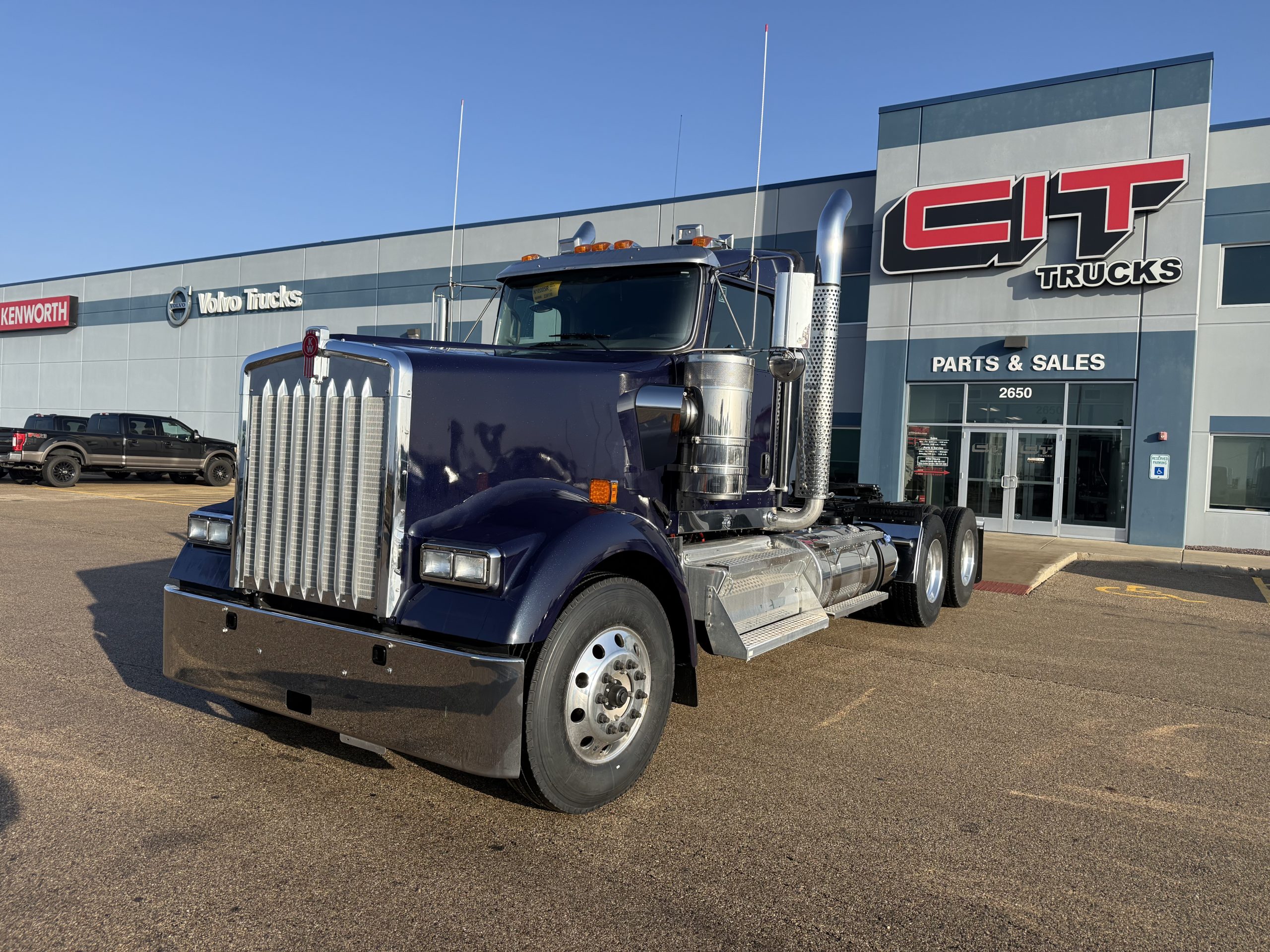 2027 Kenworth W900 - image 1