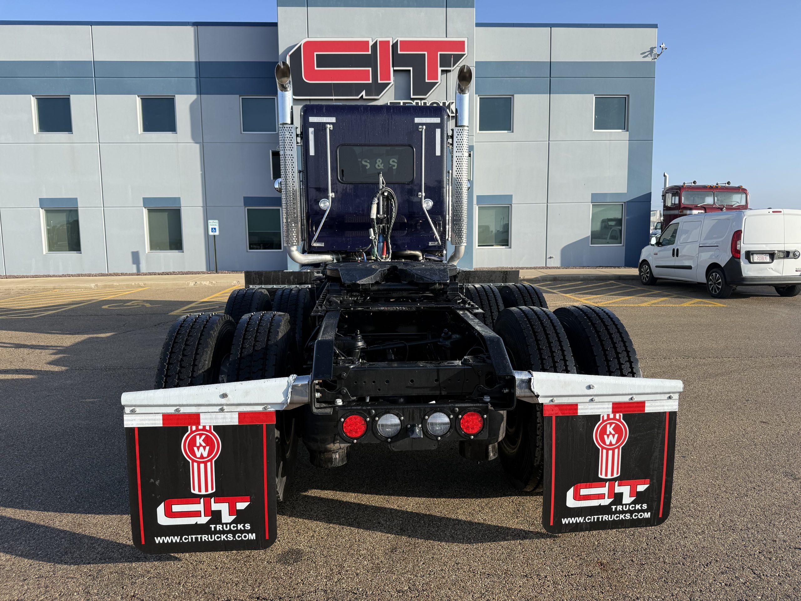 2027 Kenworth W900 - image 6