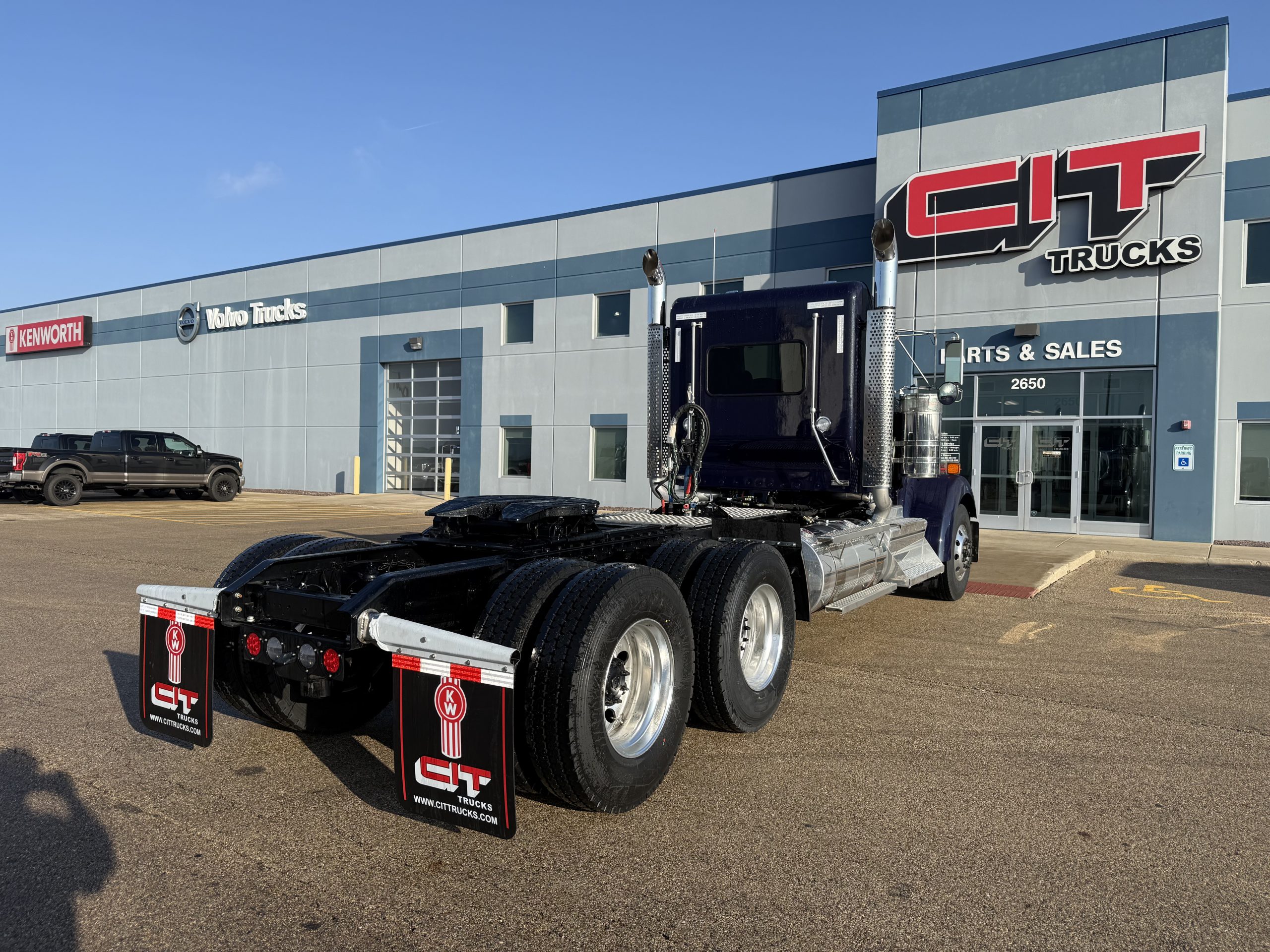 2027 Kenworth W900 - image 5