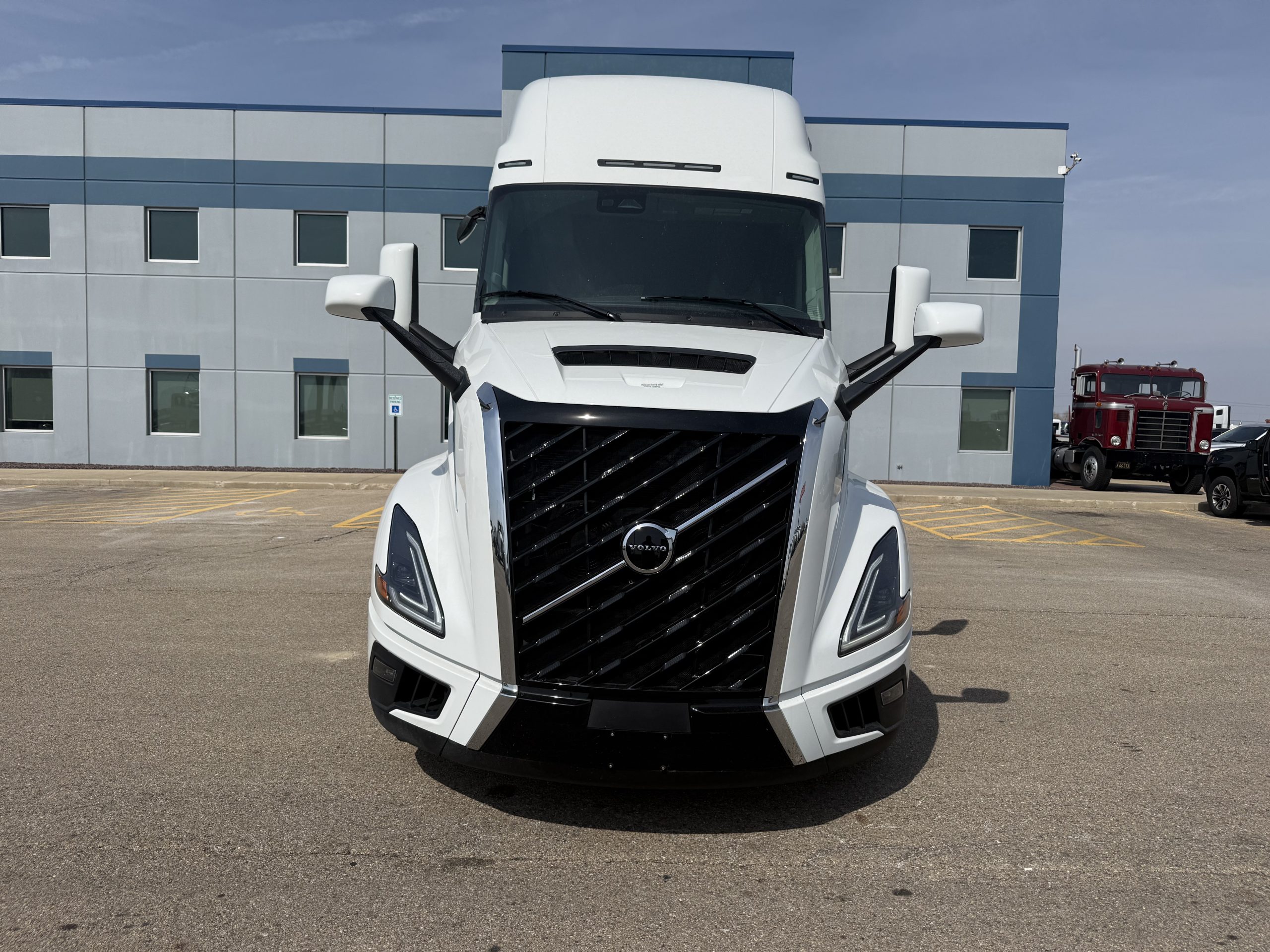 NEW 2027 VOLVO VLN860 - image 2 of 6