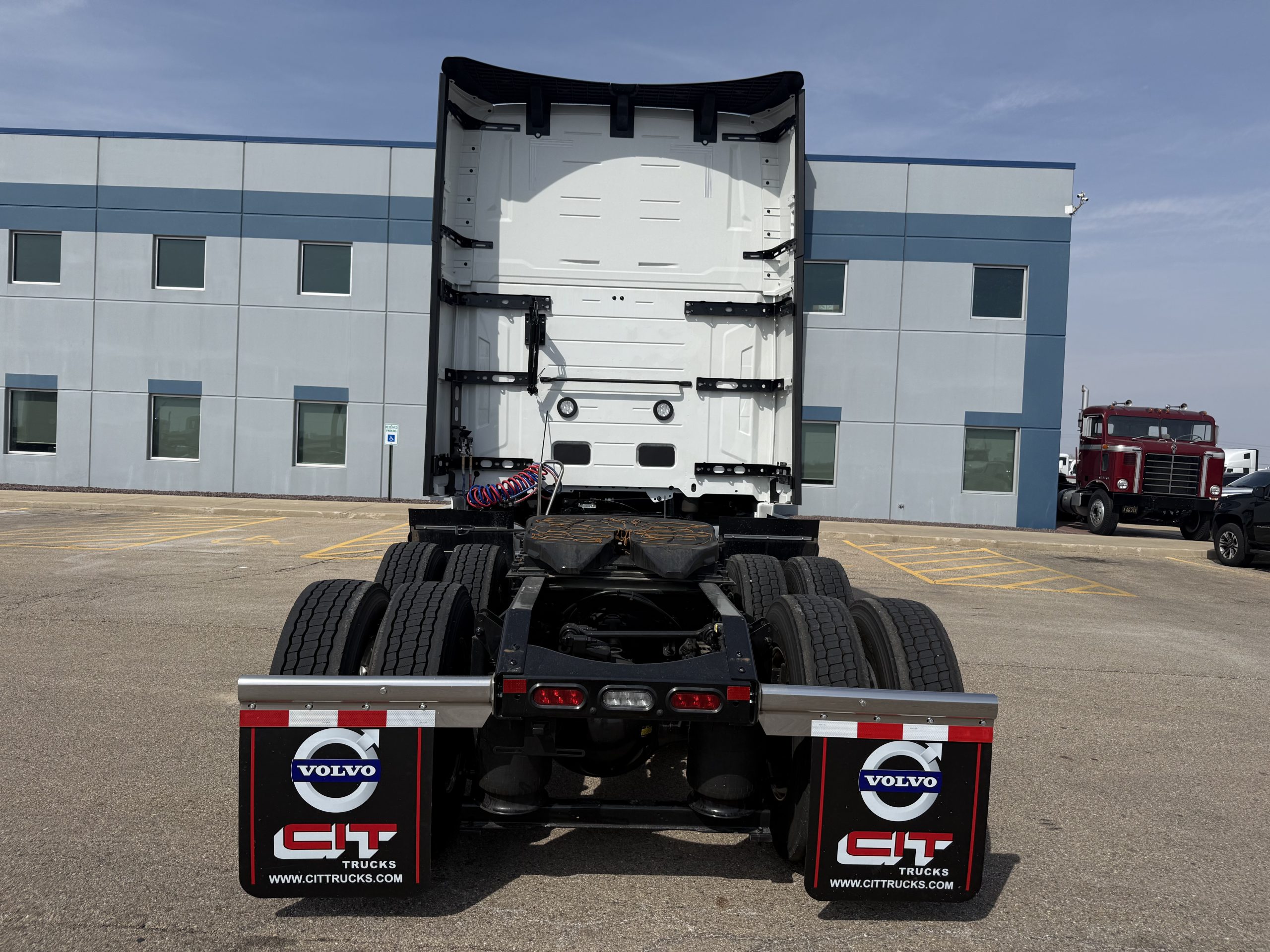 NEW 2027 VOLVO VNL860 - image 6 of 6