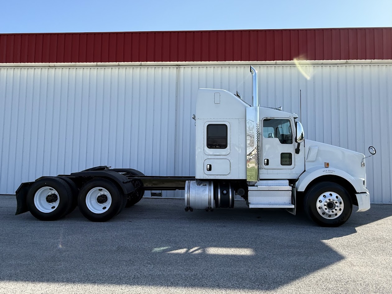 2019 Kenworth T800 - image 4