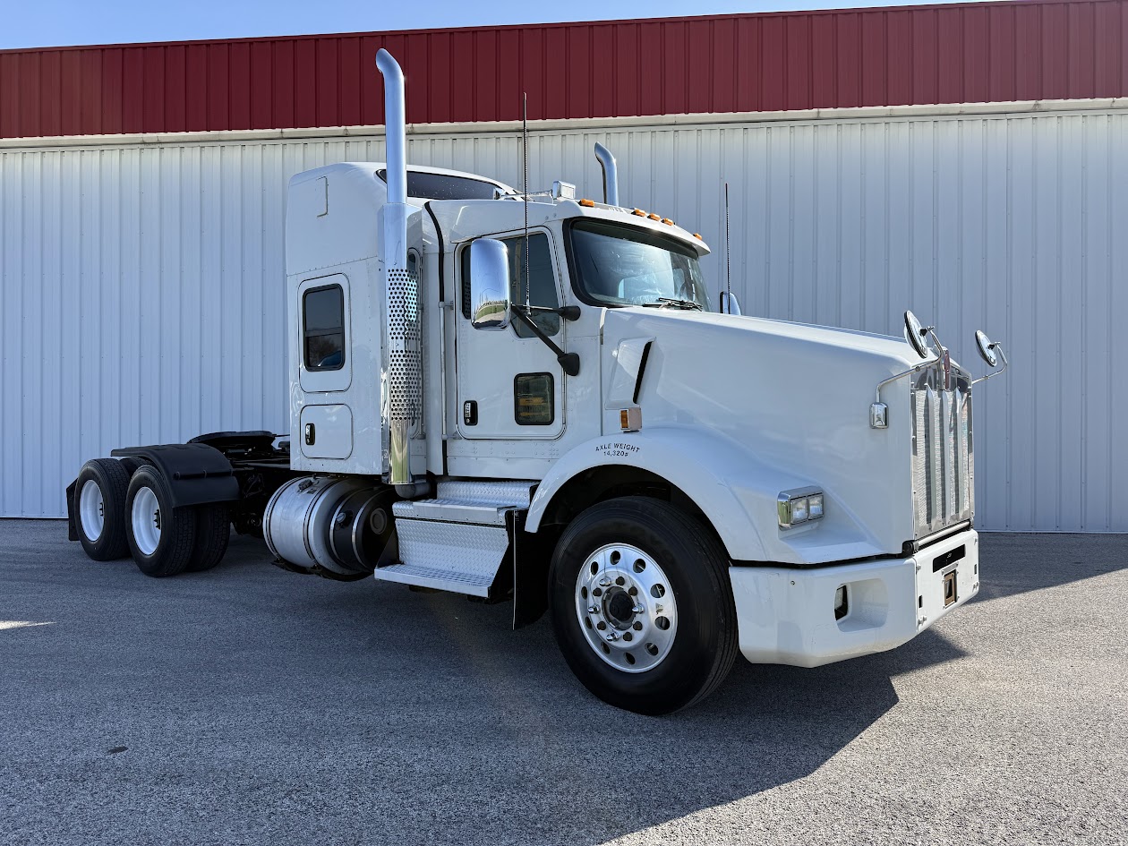 2019 Kenworth T800 - image 3