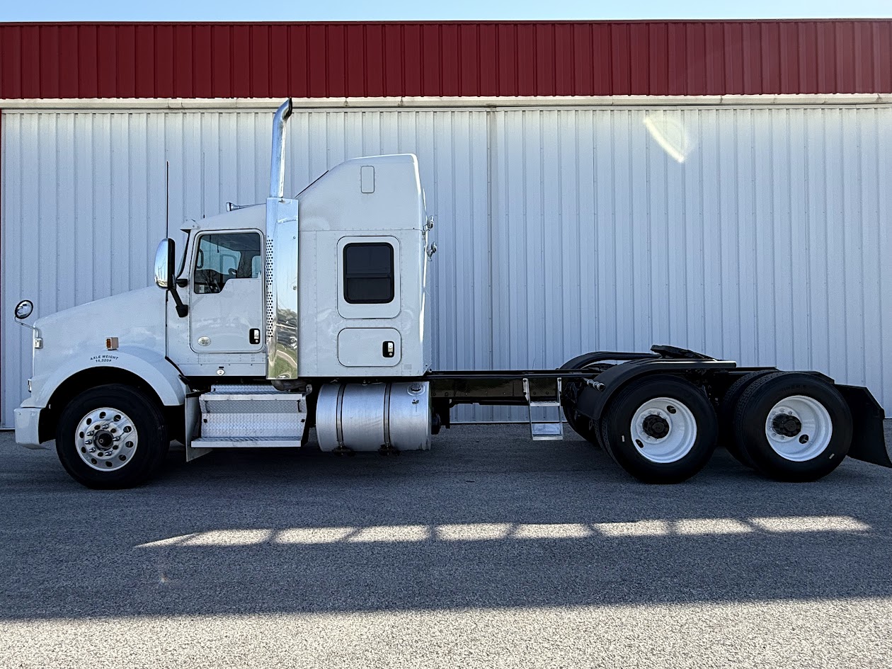 2019 Kenworth T800 - image 6
