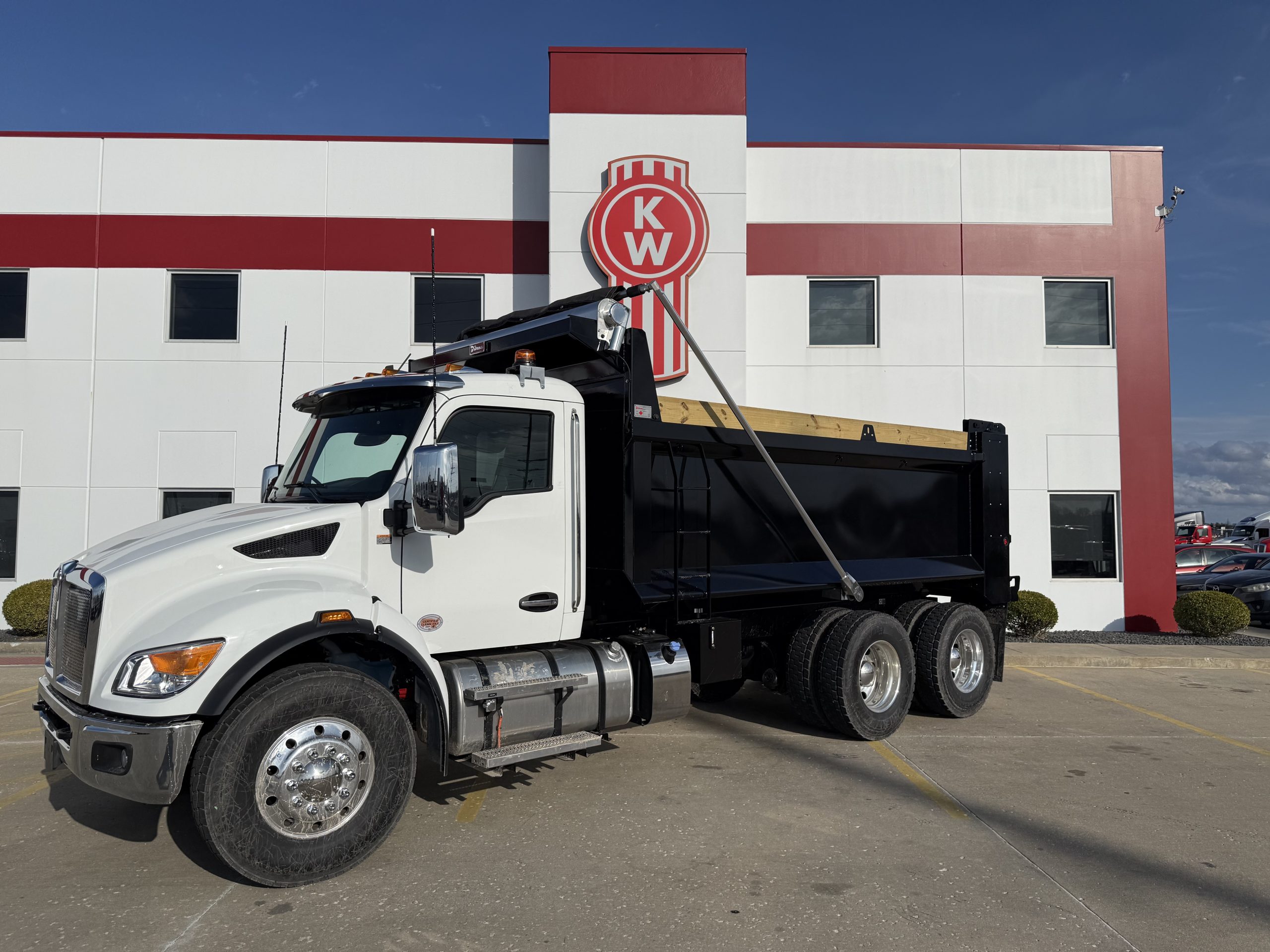 2027 Kenworth T480 - image 1