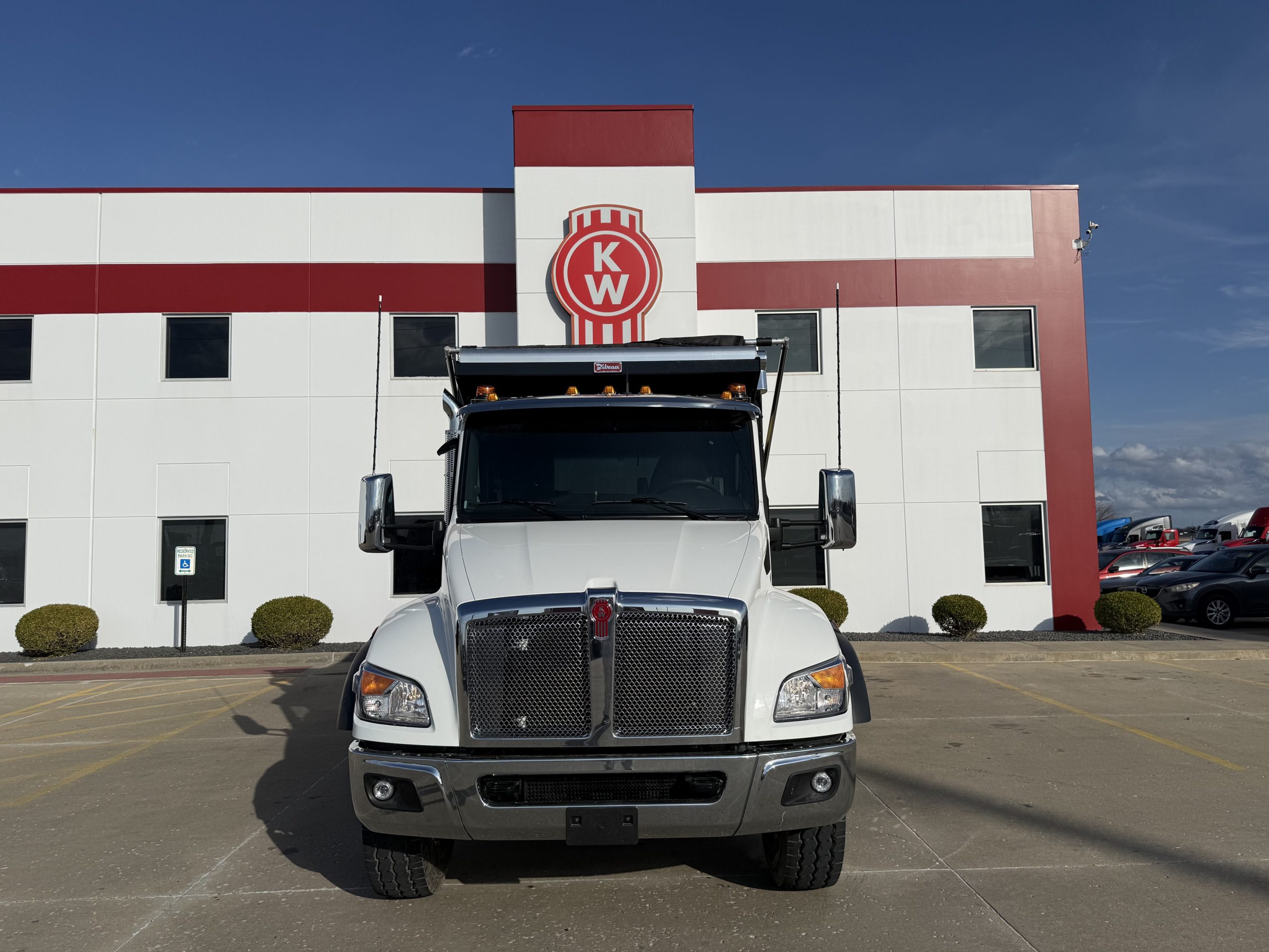 2027 Kenworth T480 - image 2