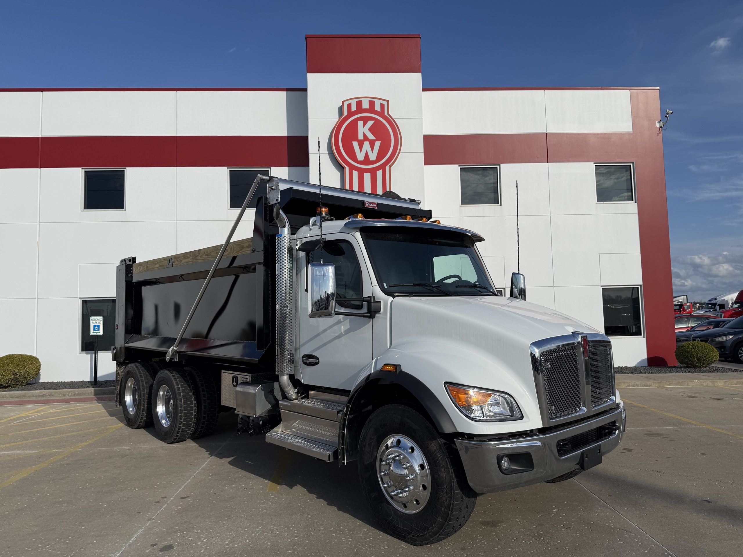 2027 Kenworth T480 - image 3