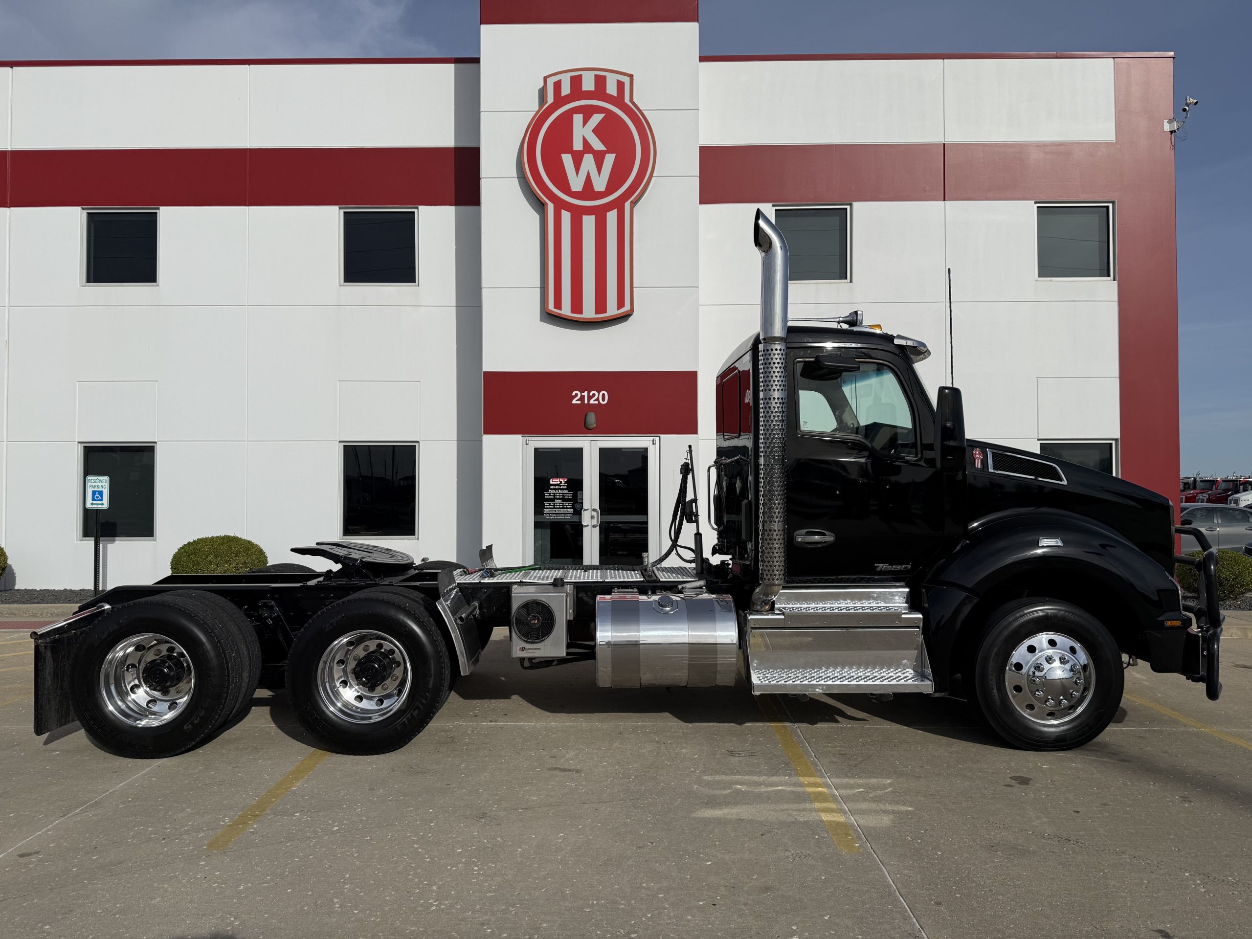 2020 Kenworth T880 - image 4
