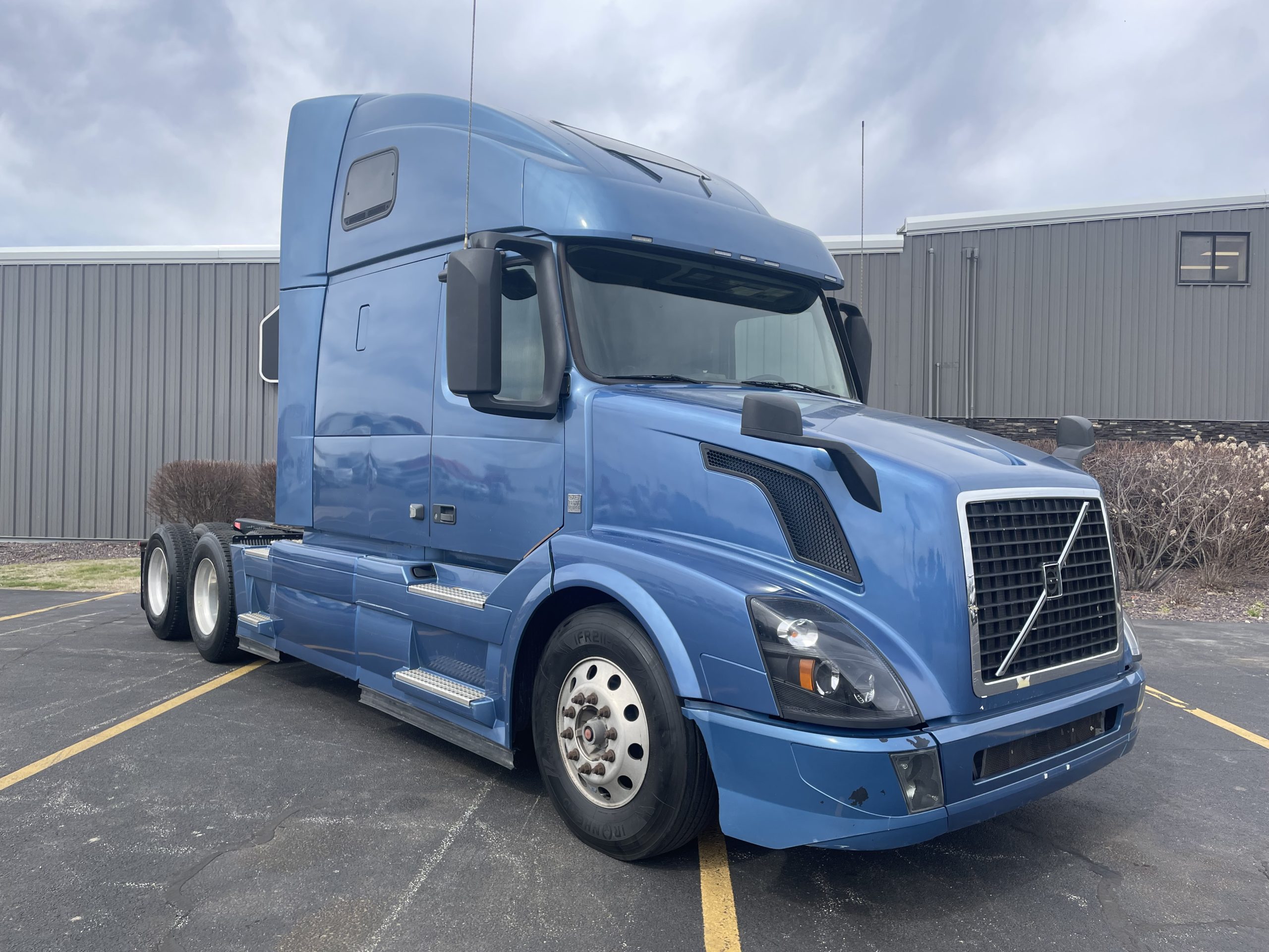 2016 Volvo - image 3