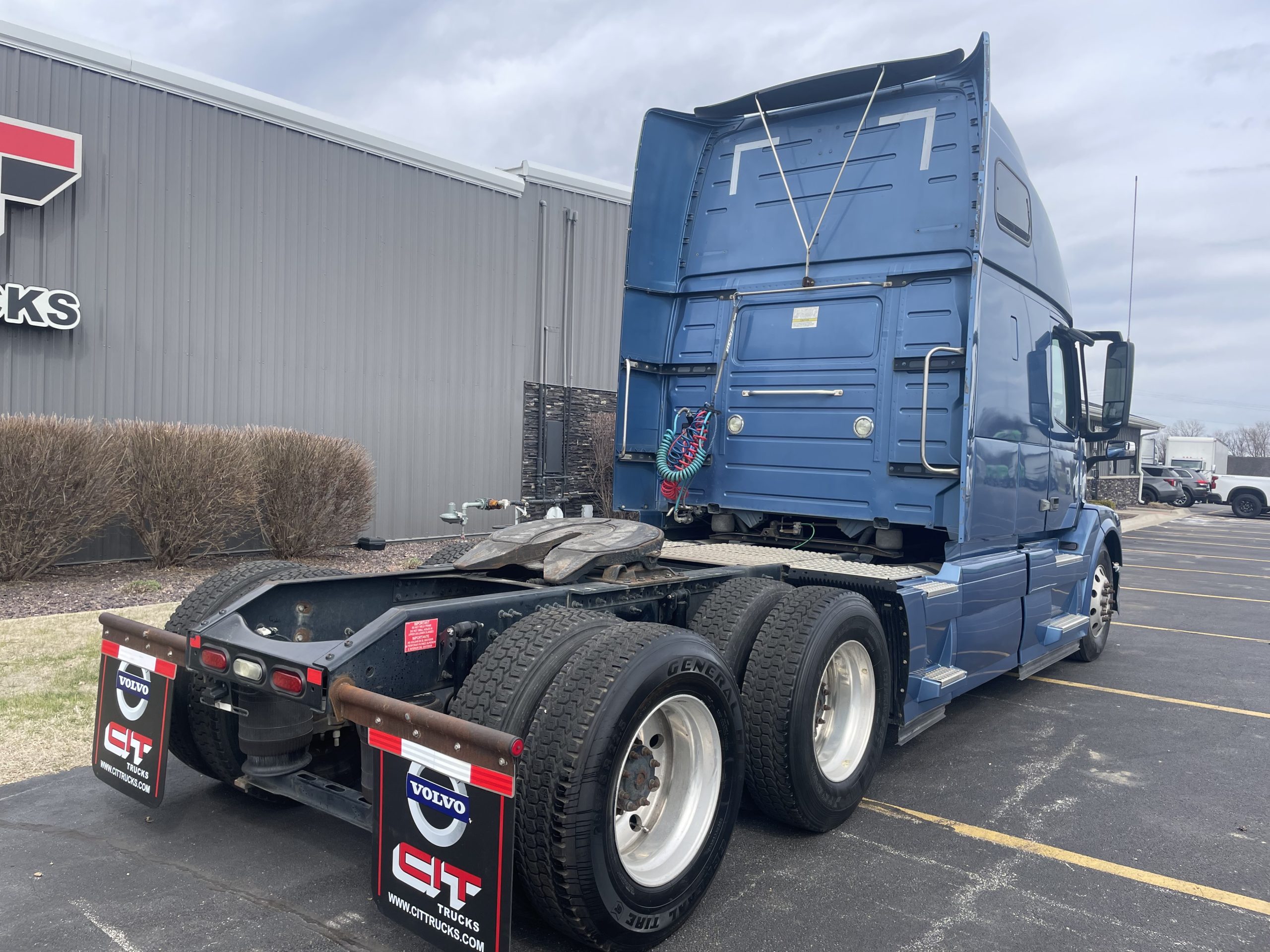 2016 Volvo - image 5