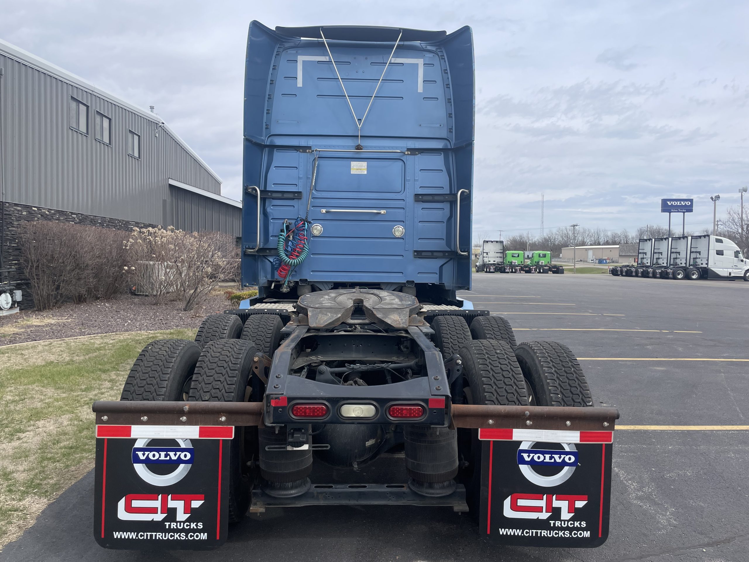 2016 Volvo - image 6