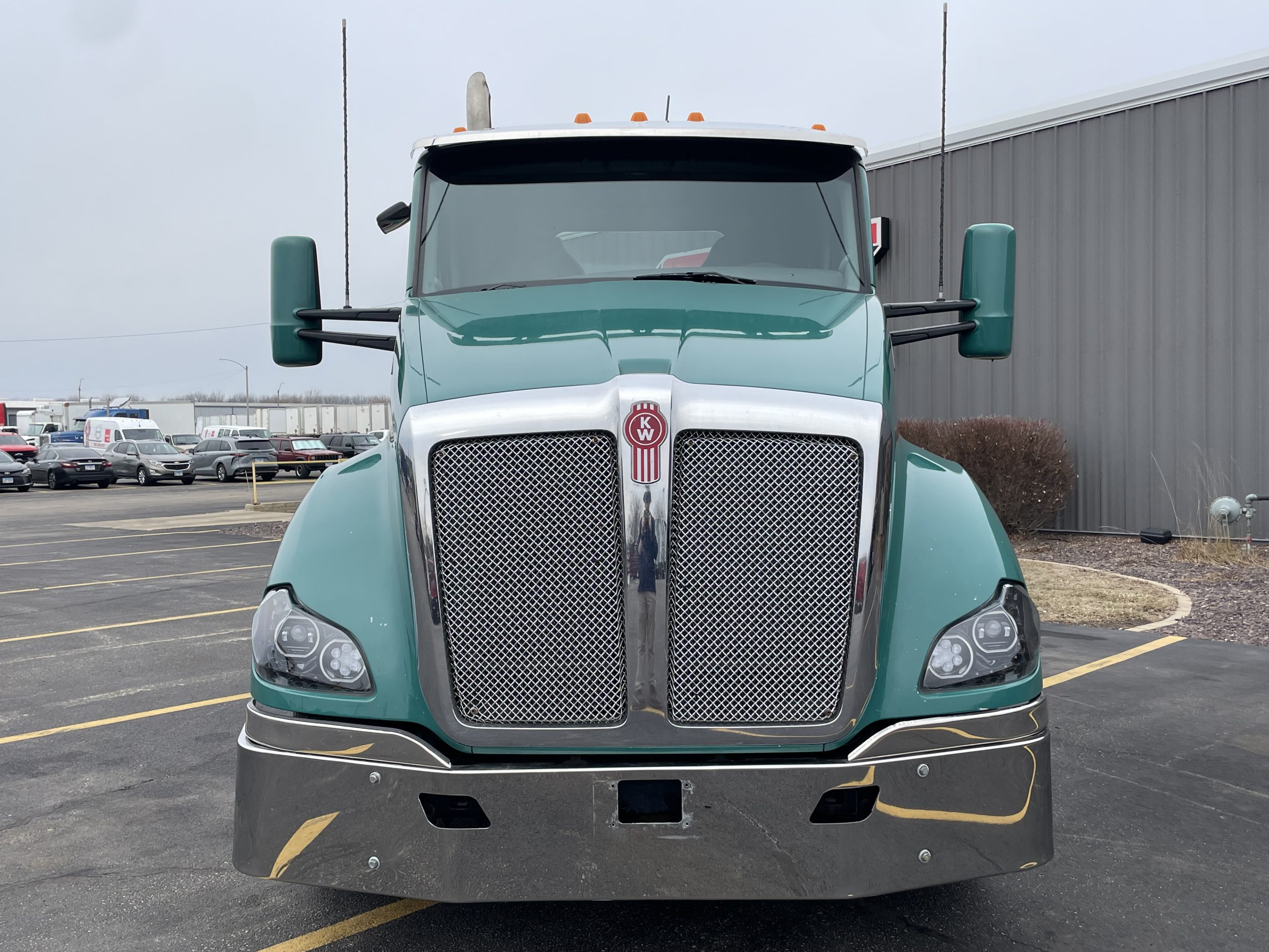 2018 Kenworth T680 - image 2