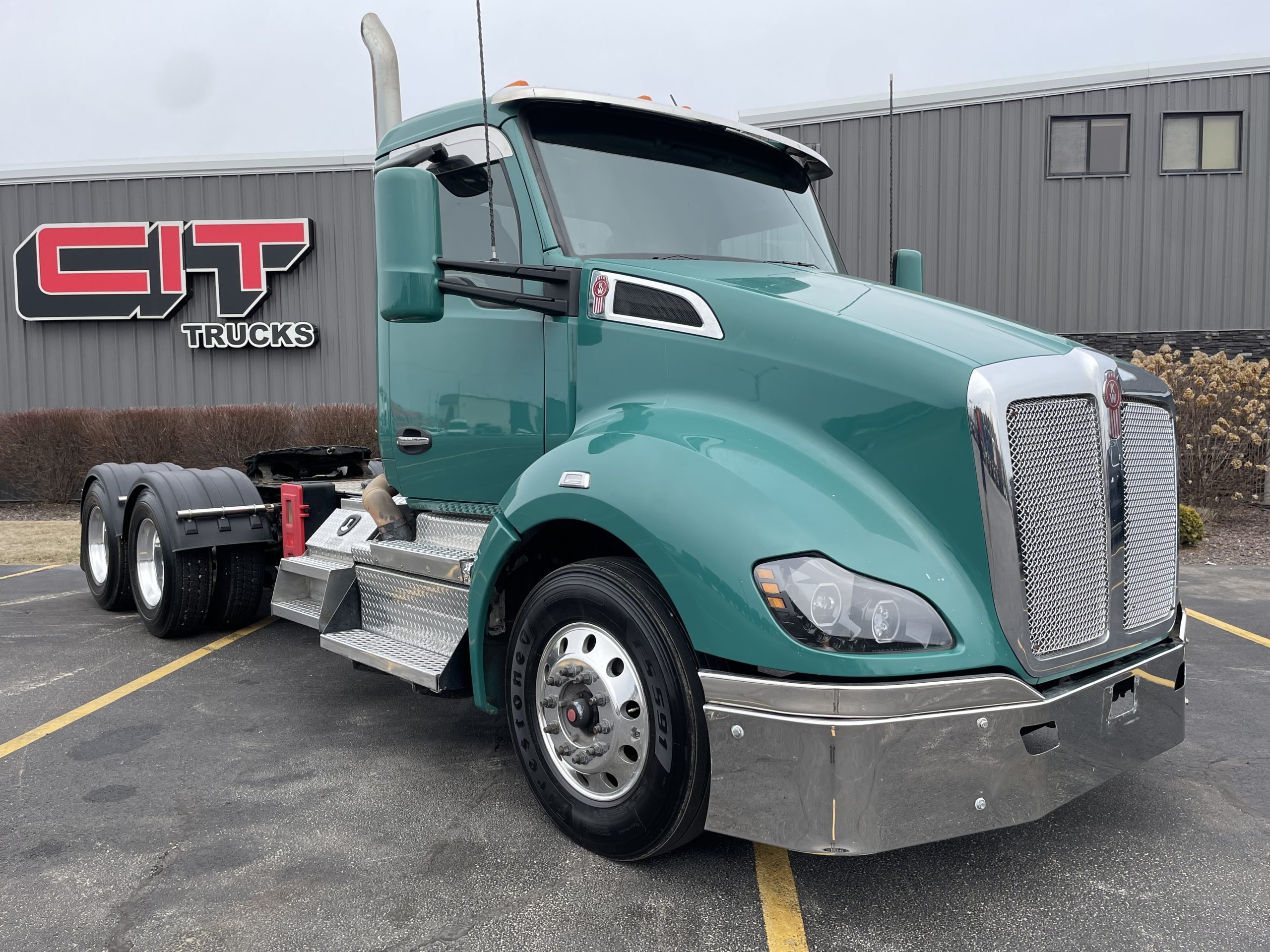 2018 Kenworth T680 - image 3