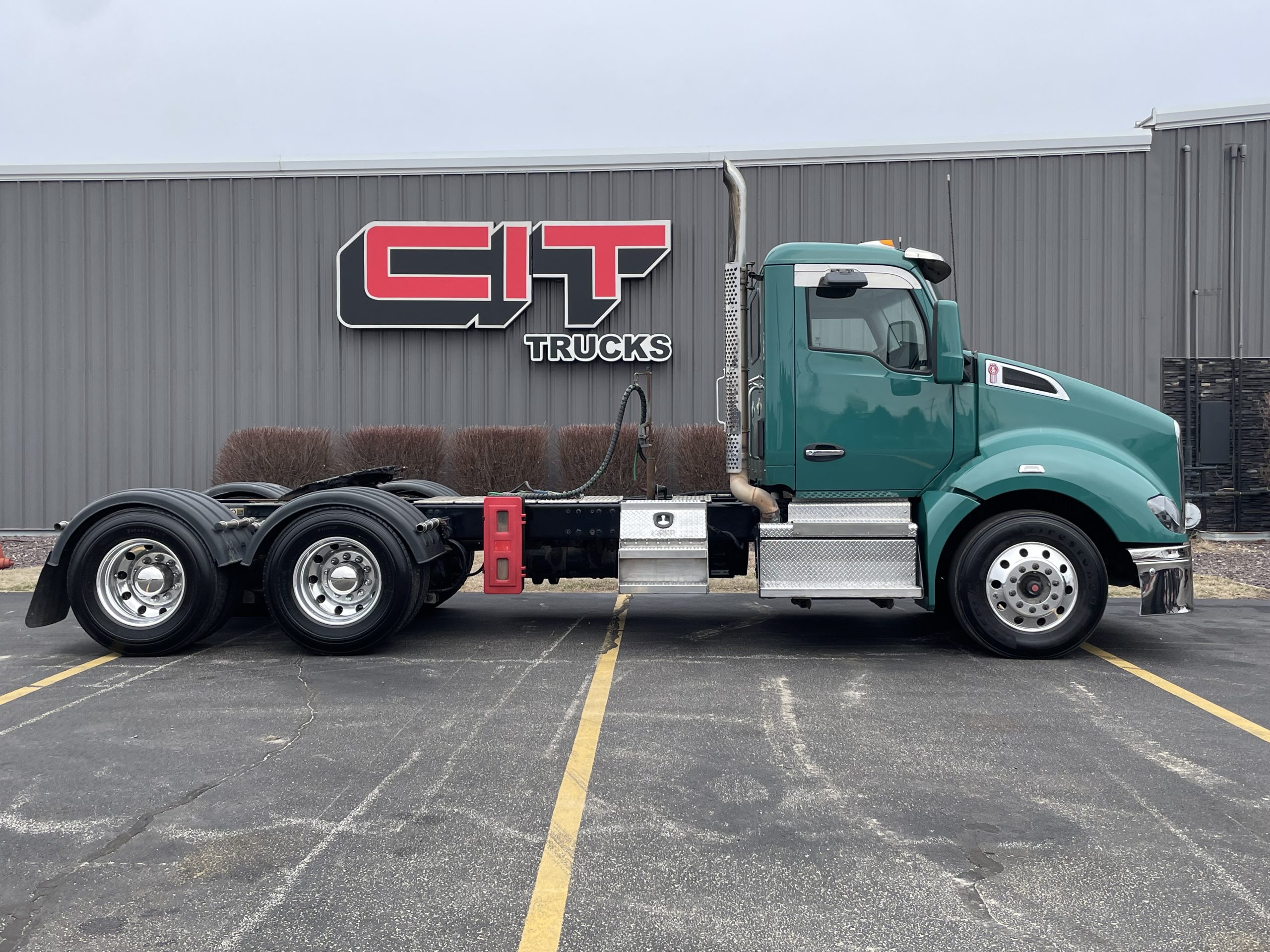 2018 Kenworth T680 - image 4