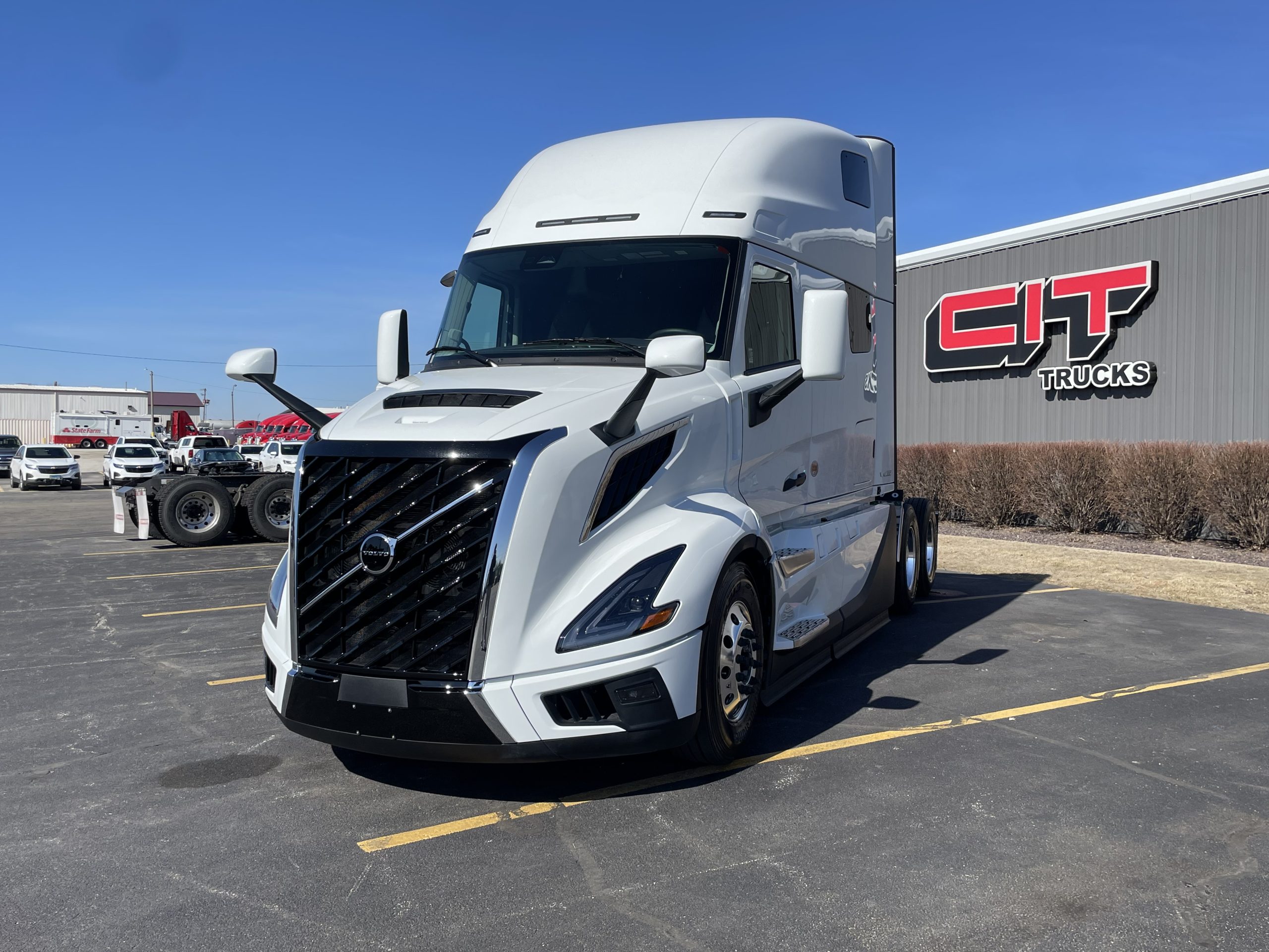 2027 VOLVO VNL860 2027 VOLVO VNL860 - image 1 of 6