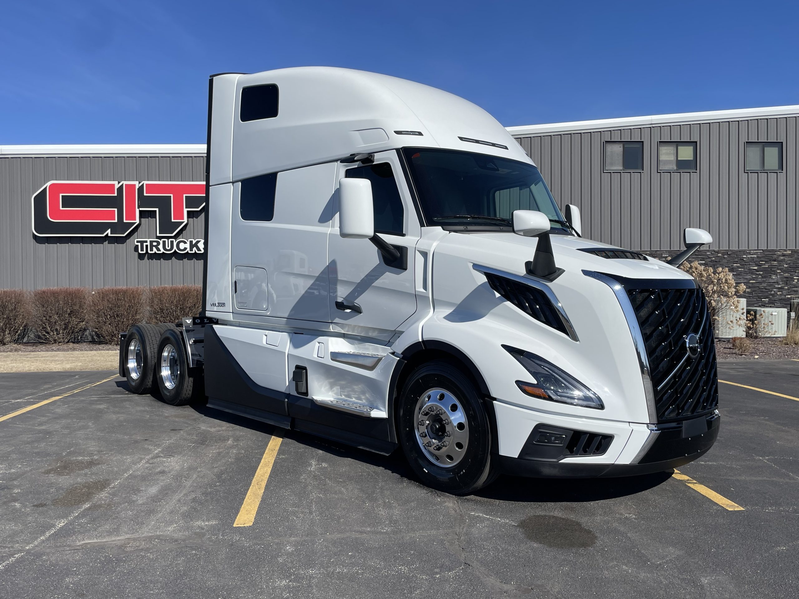 2027 VOLVO VNL860 2027 VOLVO VNL860 - image 3 of 6