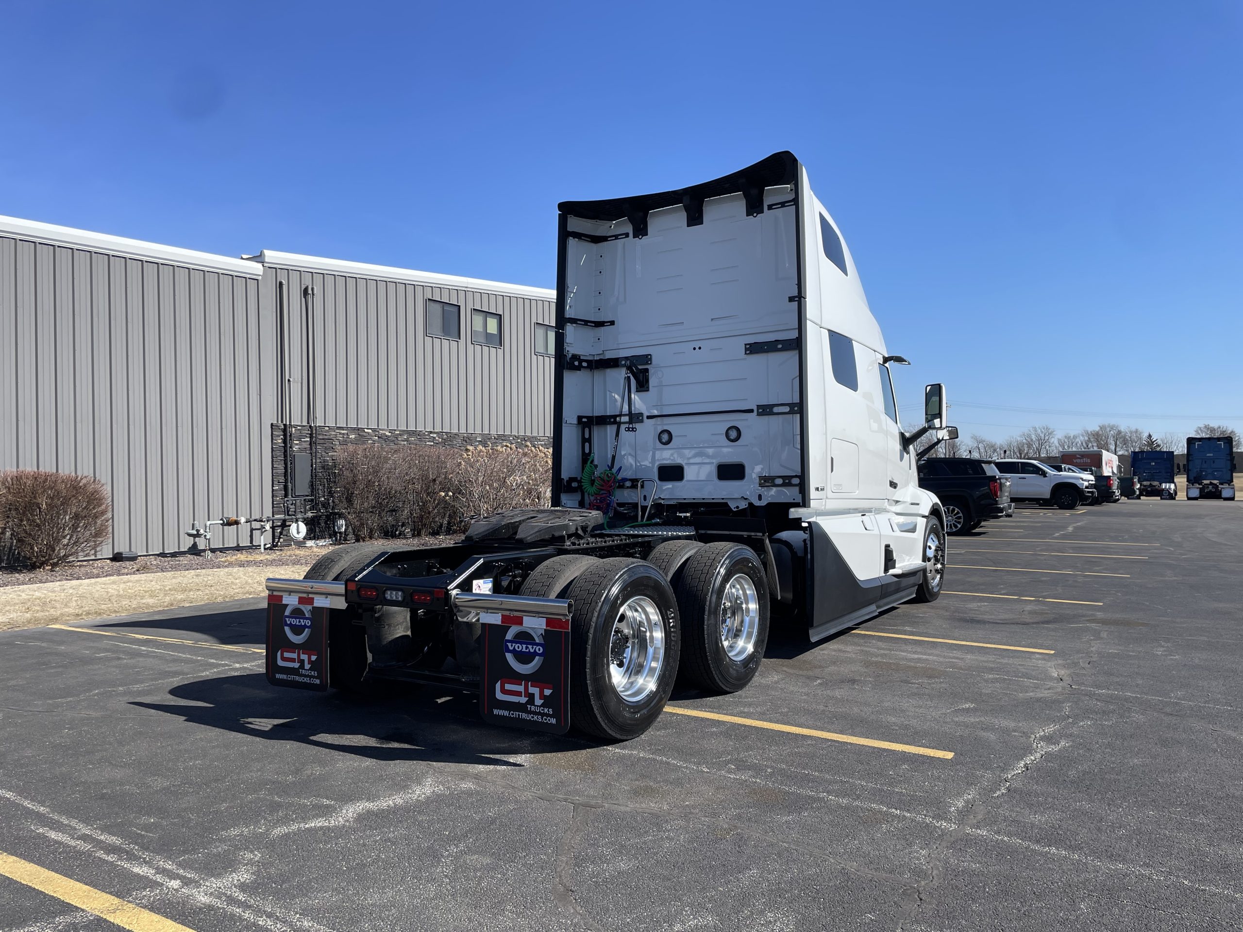 2027 VOLVO VNL860 2027 VOLVO VNL860 - image 5 of 6
