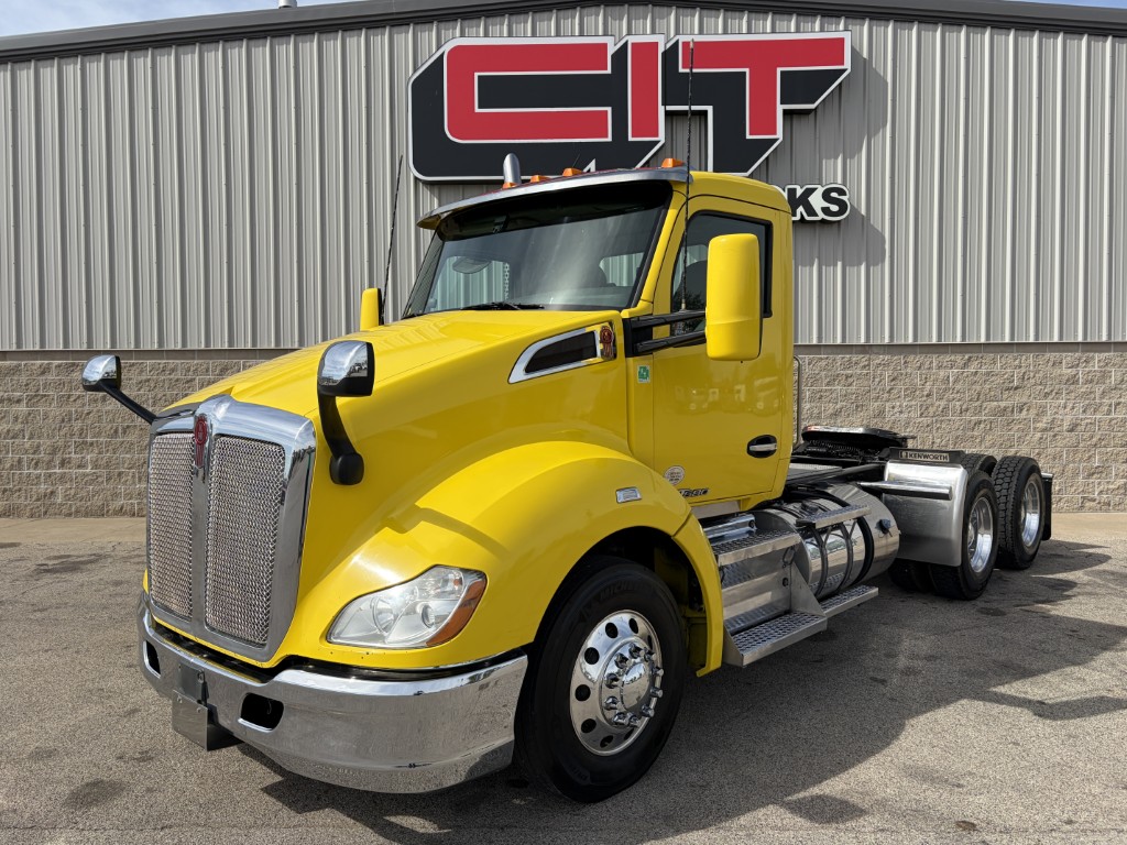 2017 KENWORTH T680 - image 1 of 6