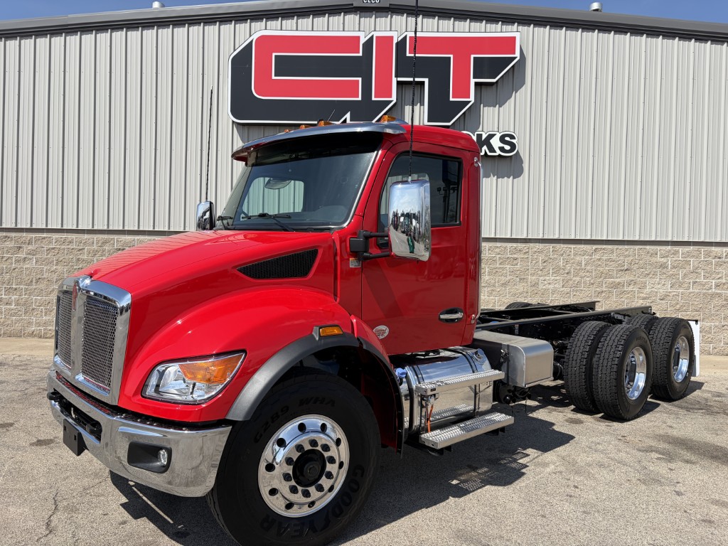 2027 KENWORTH T480 - image 1 of 6
