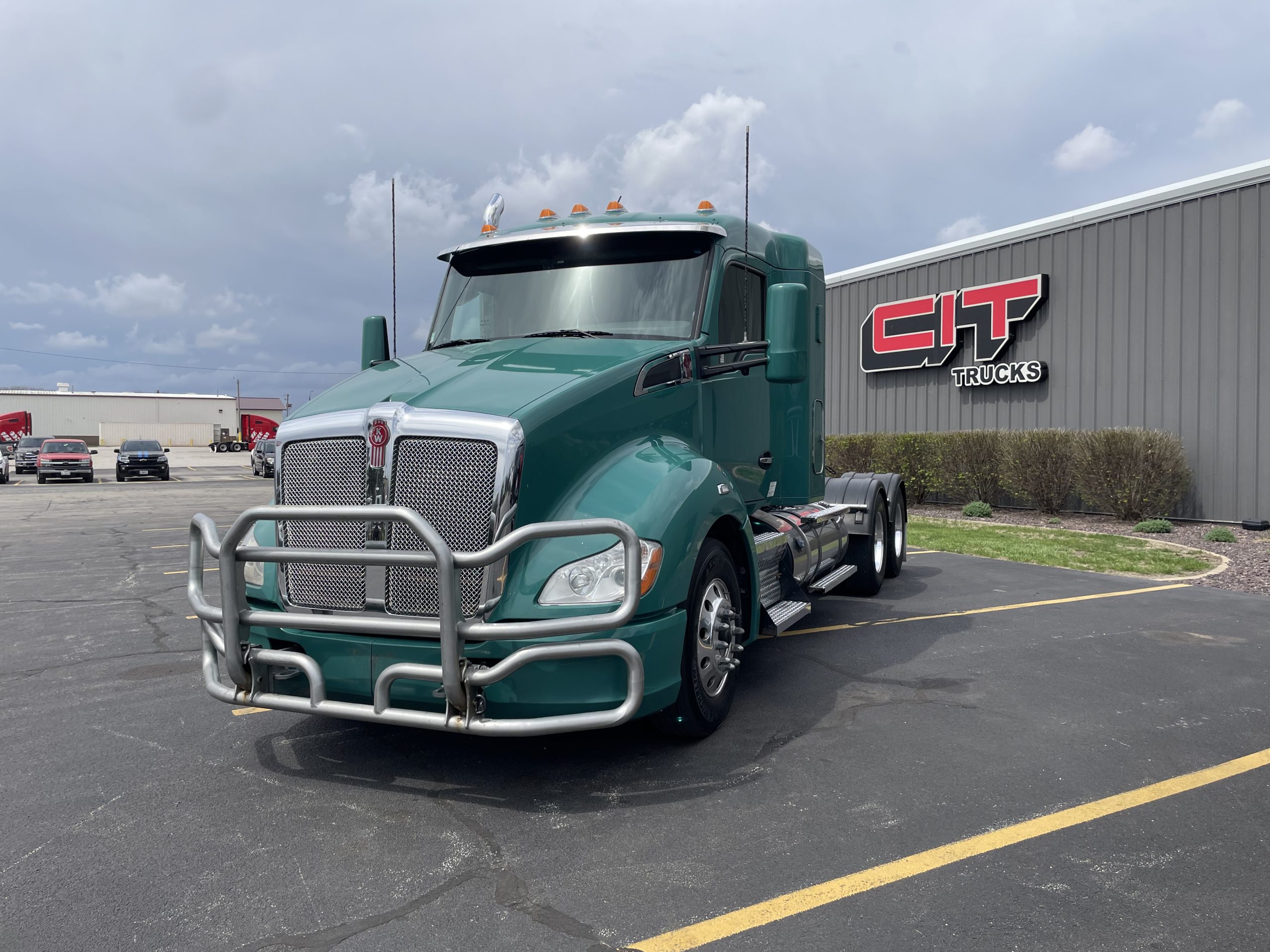 2018 KENWORTH T680 - image 1 of 6