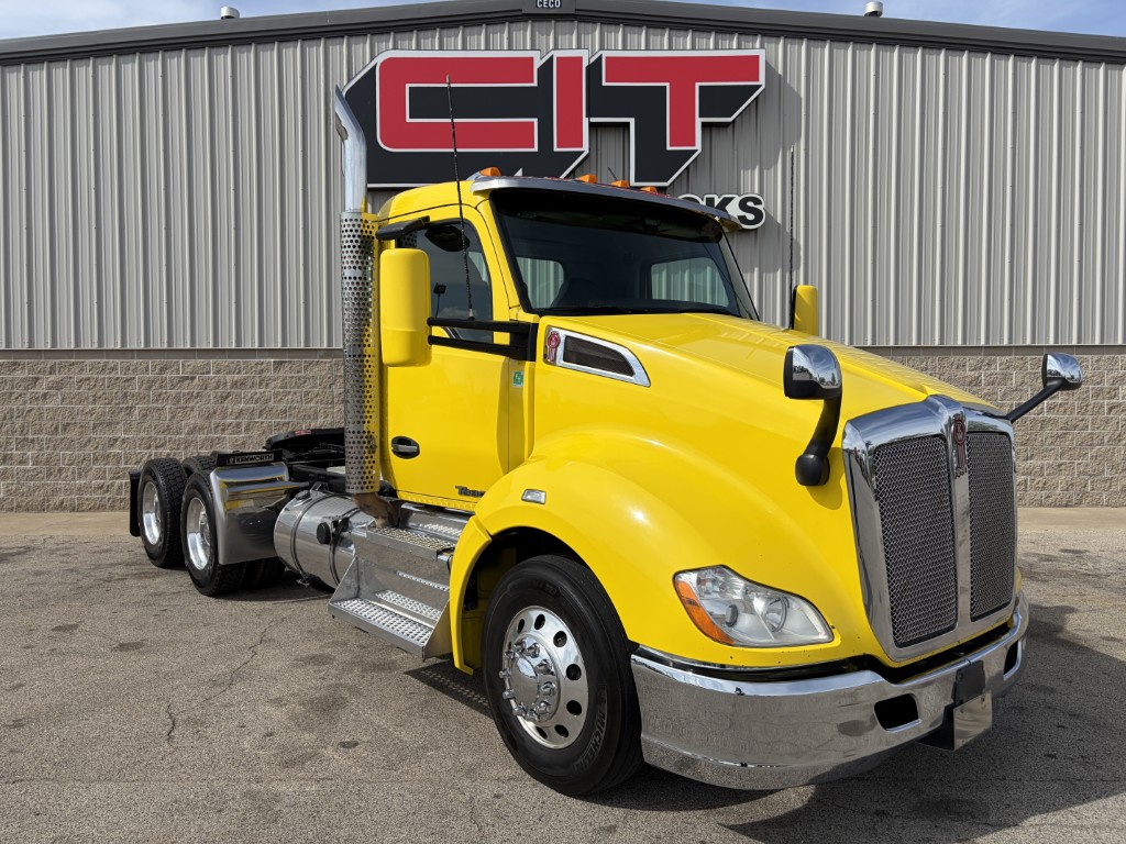 2017 KENWORTH T680 - image 3 of 6