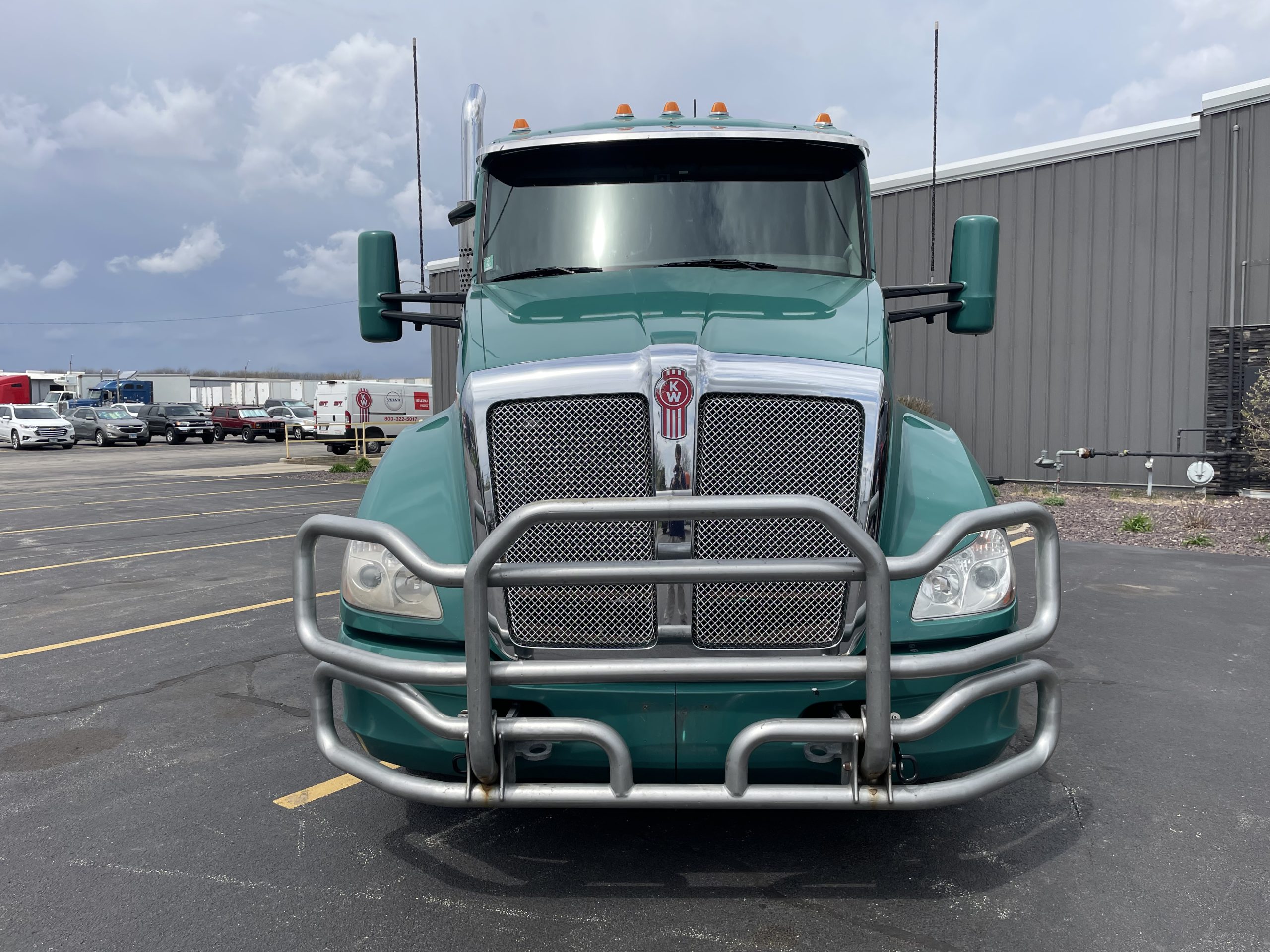 2018 KENWORTH T680 - image 2 of 6