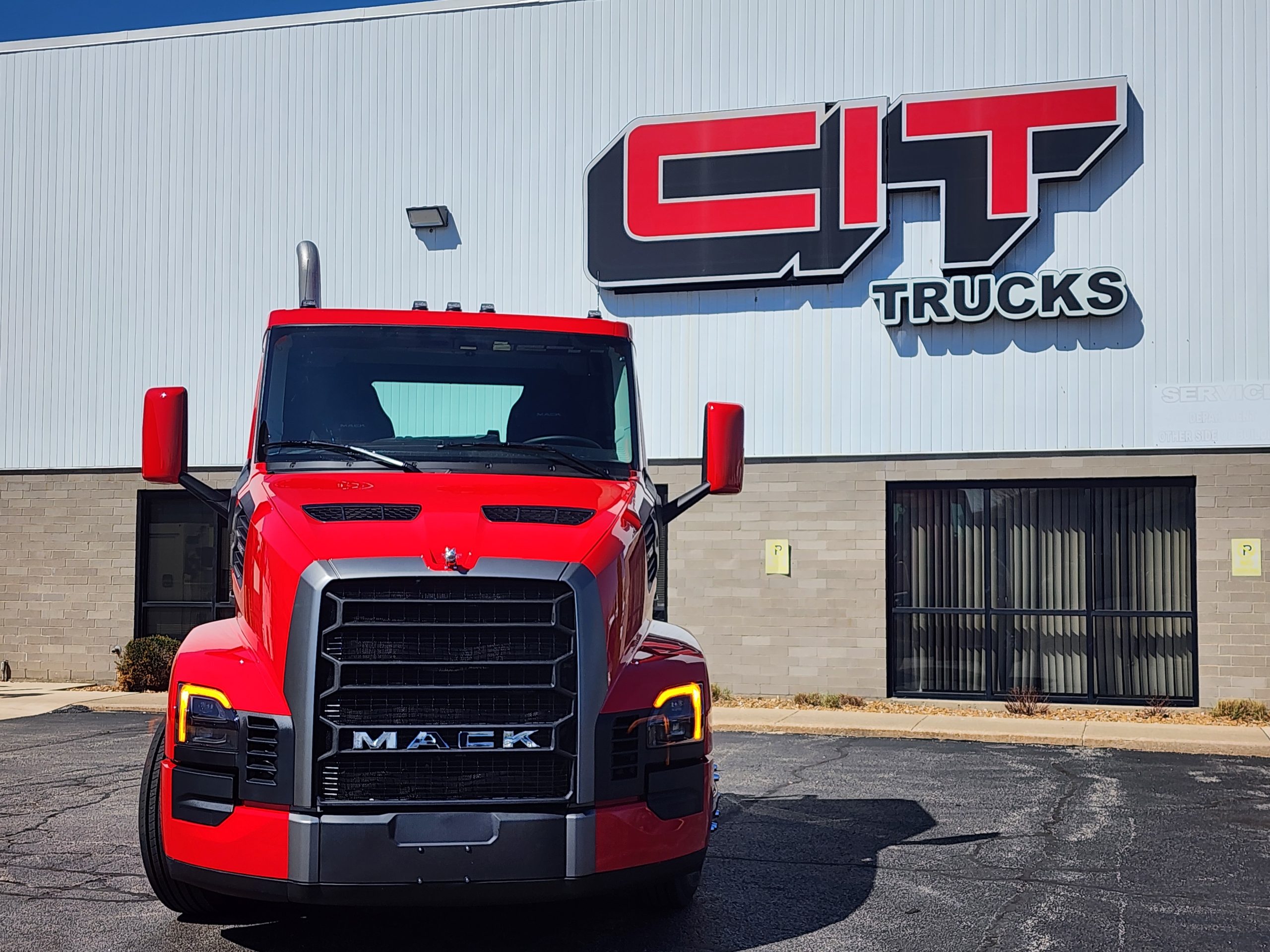 2027 MACK PIONEER - image 2 of 6