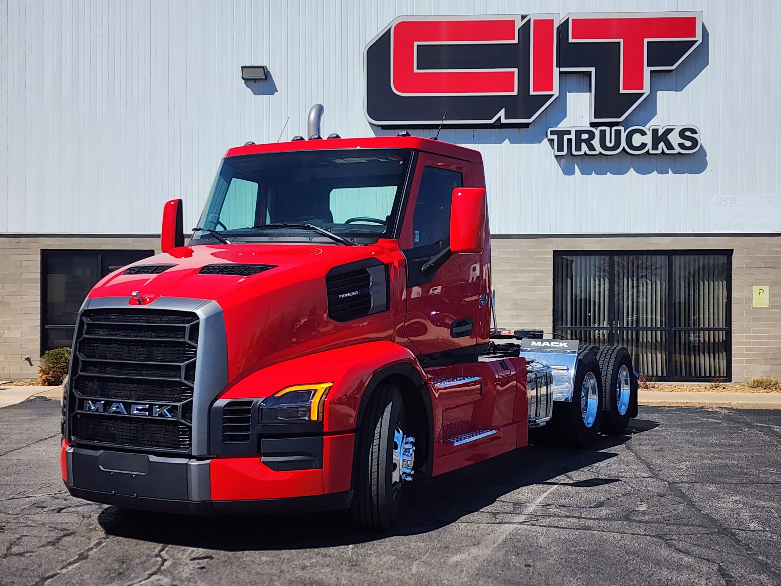 2027 MACK PIONEER - image 1 of 6