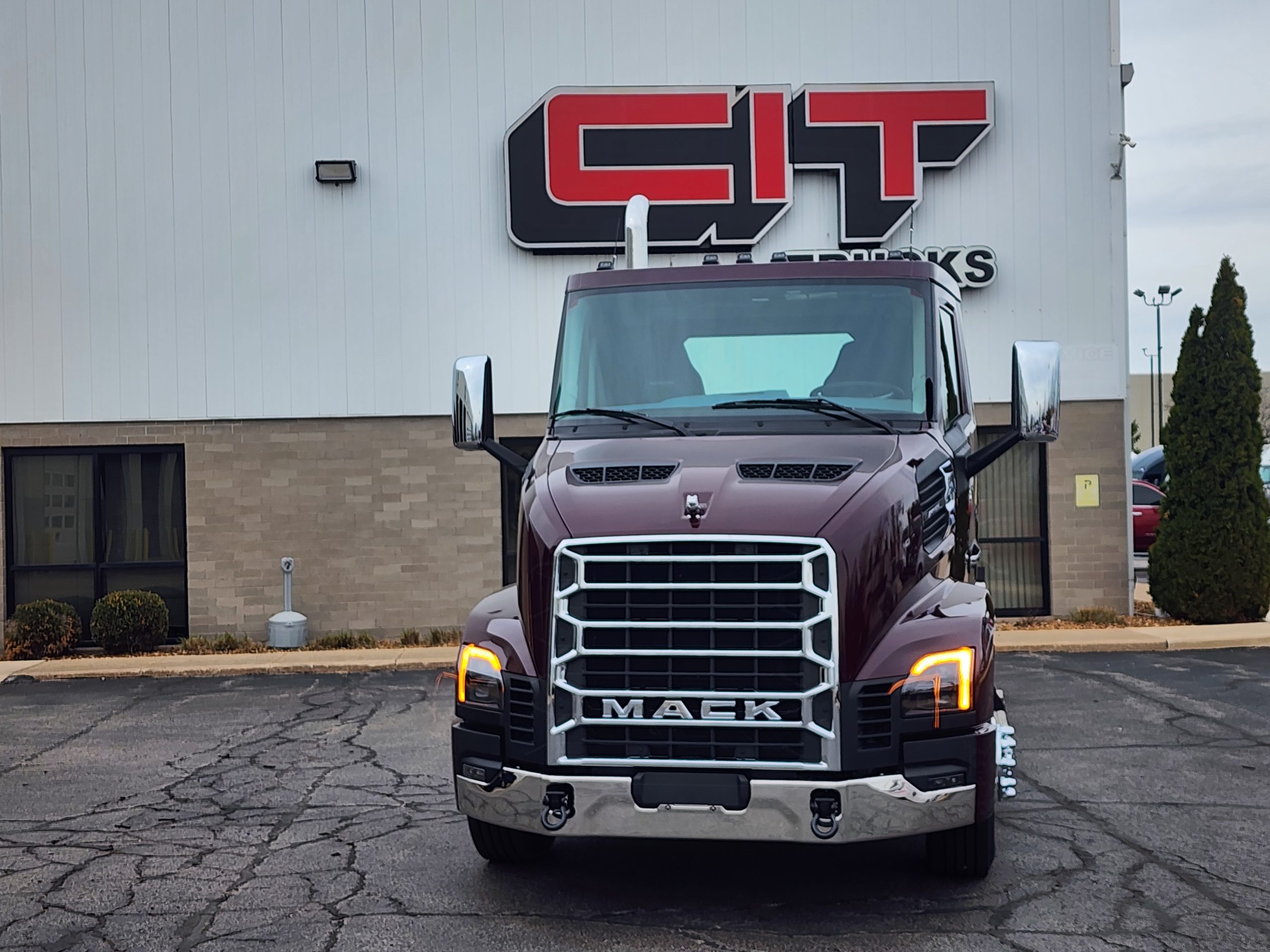 2027 MACK ANTHEM - image 2 of 6