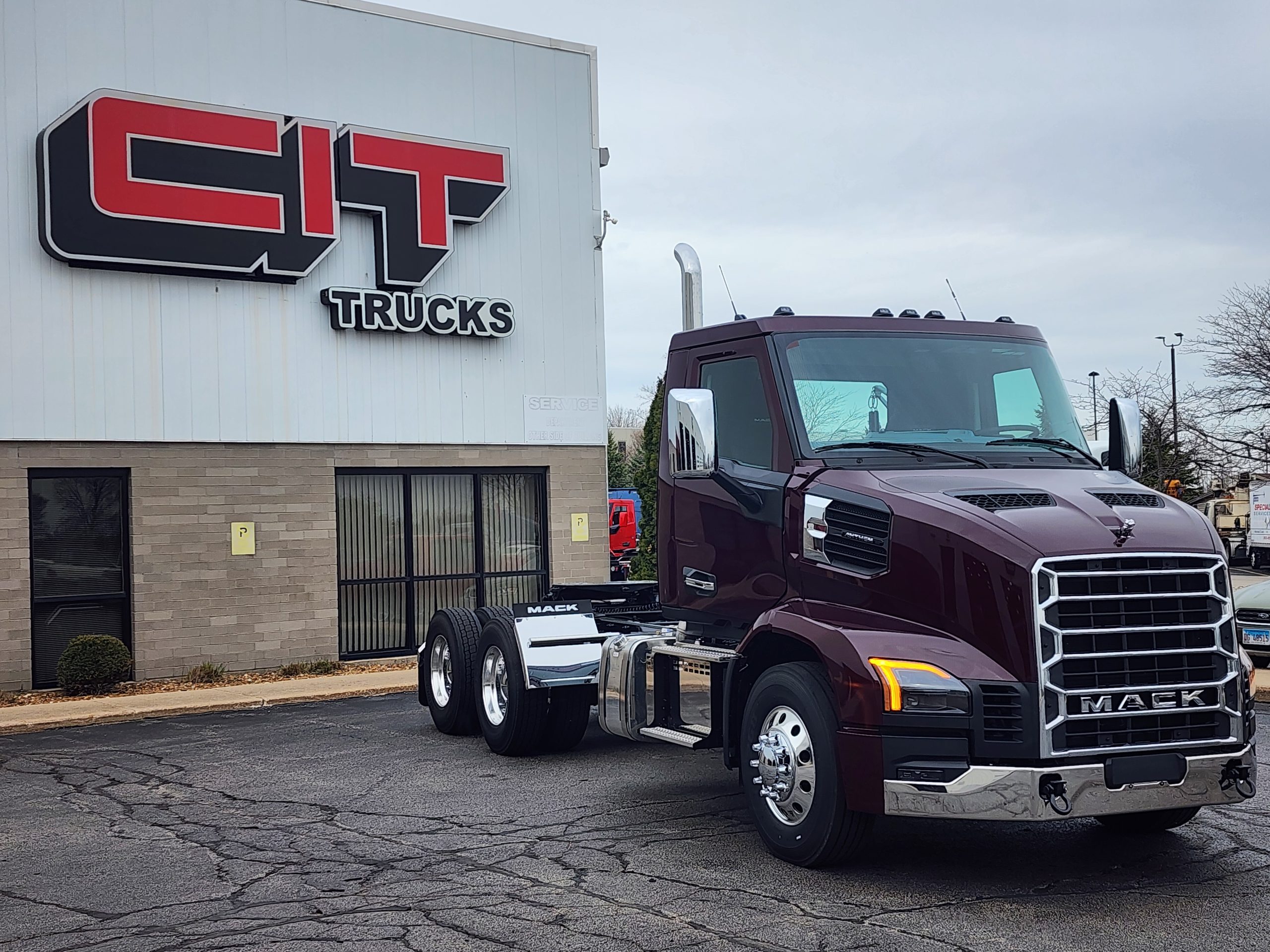 2027 MACK ANTHEM - image 3 of 6