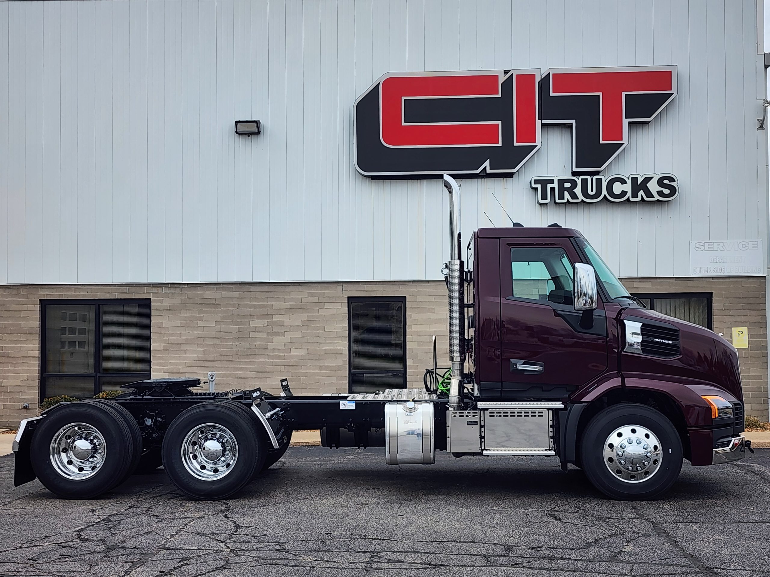 2027 MACK ANTHEM - image 4 of 6