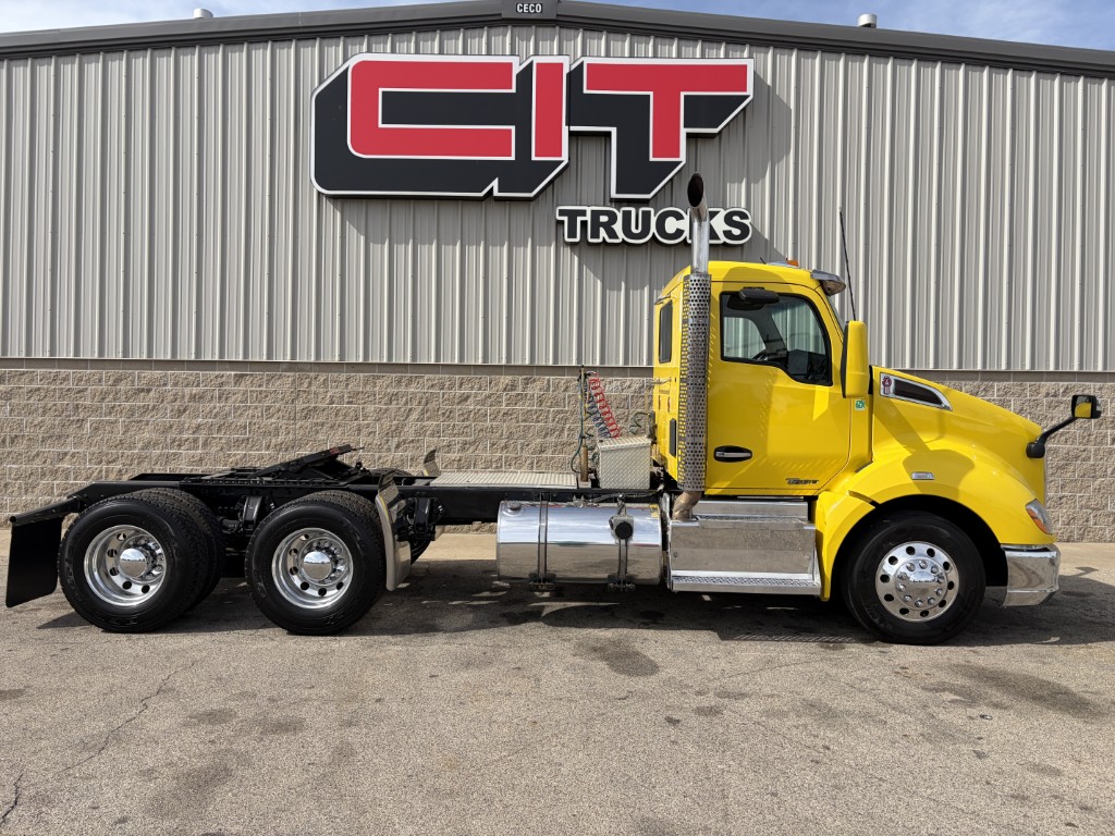 2017 KENWORTH T680 - image 4 of 6