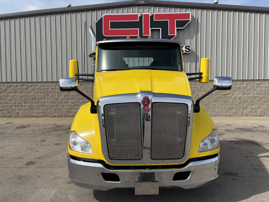 2017 KENWORTH T680 - image 2 of 6