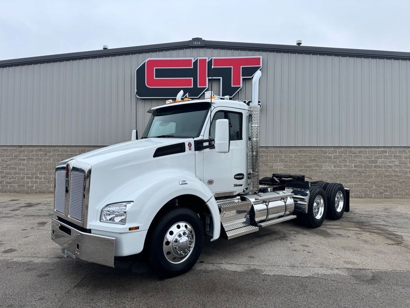 NEW 2027 KENWORTH T880 - image 1 of 6